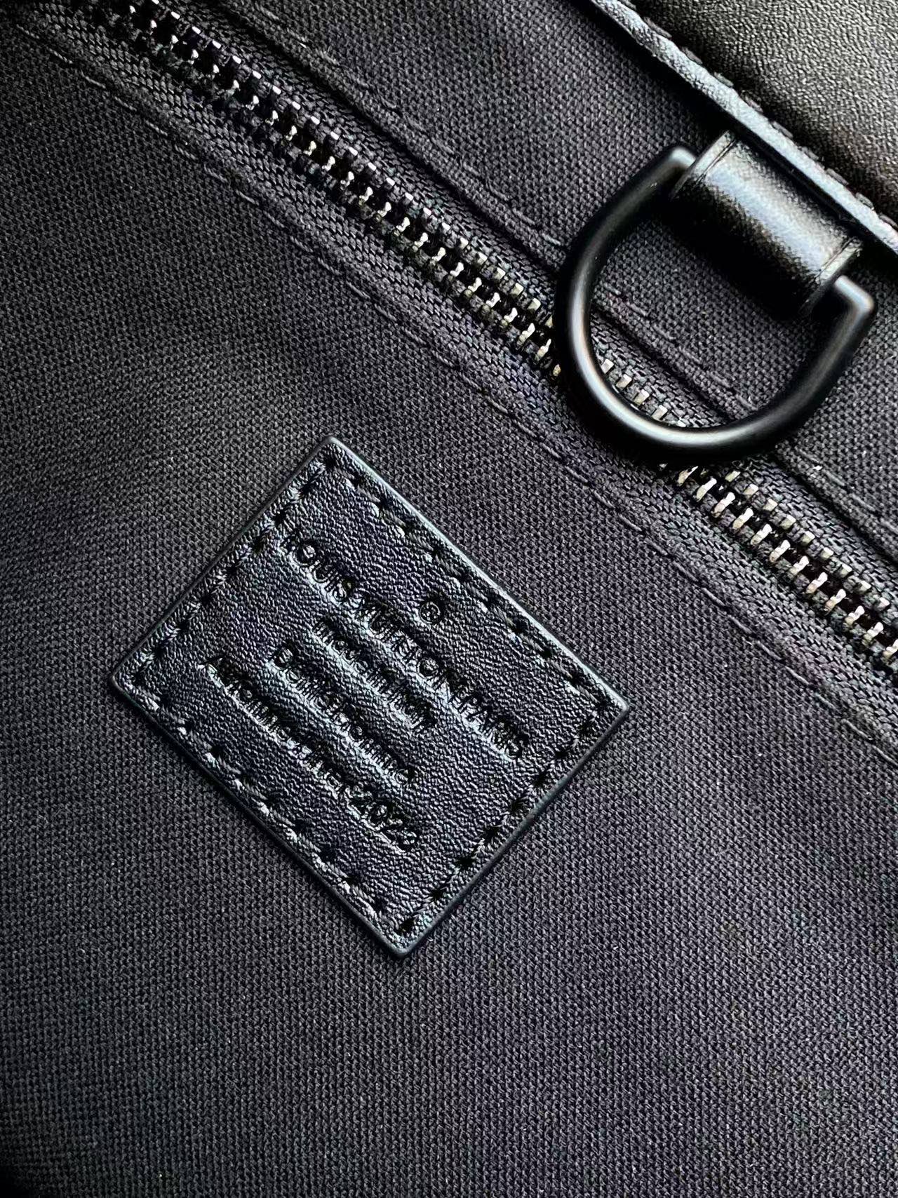 Louis Vuitton 本款 Shopper 中号手袋自路易威登购物袋汲取灵感