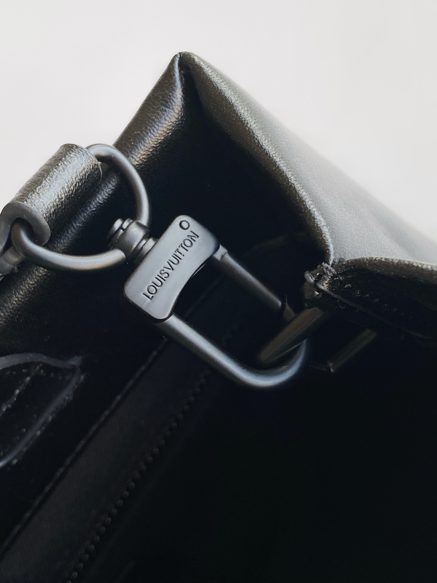 Louis Vuitton 本款 Shopper 中号手袋自路易威登购物袋汲取灵感