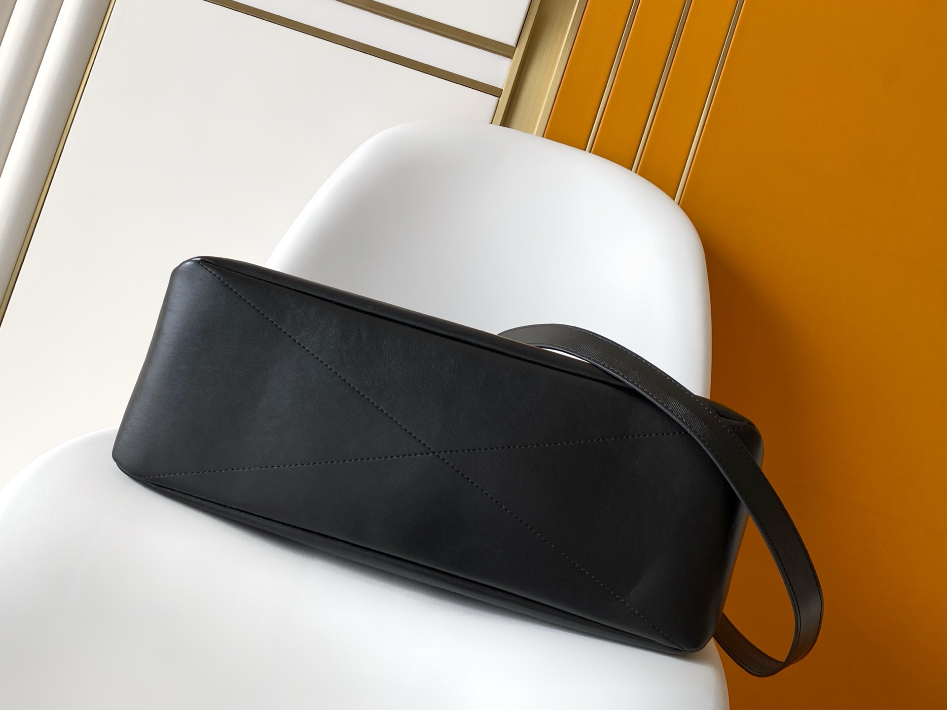 Louis Vuitton 动态163 M24457橙色 M13979黑色