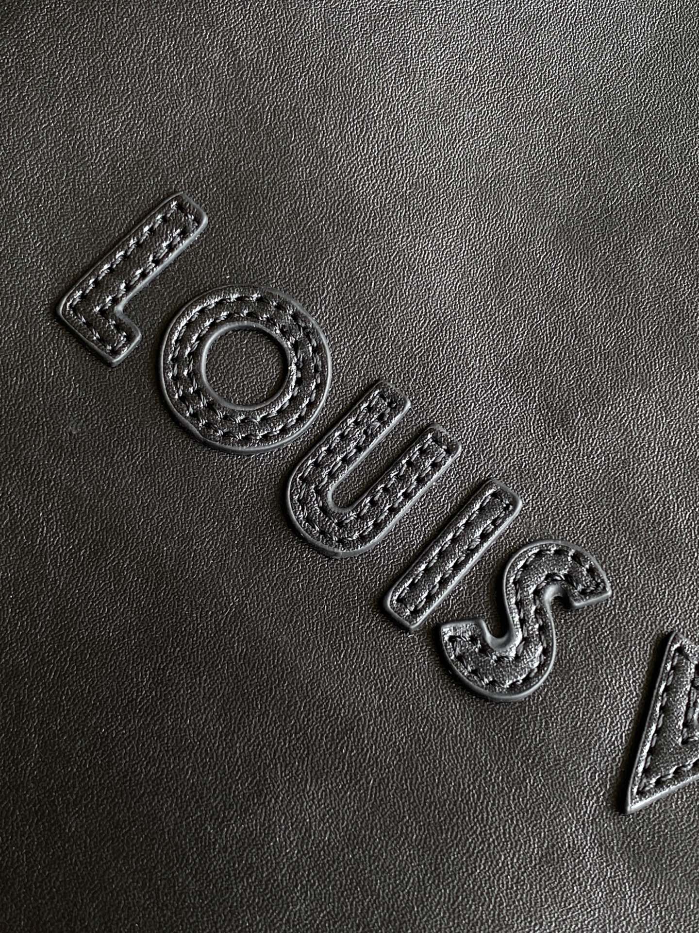 Louis Vuitton 动态163 M24457橙色 M13979黑色