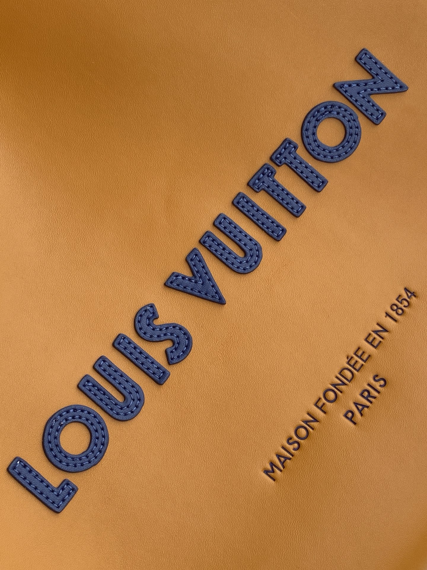 Louis Vuitton 动态163 M24457橙色 M13979黑色