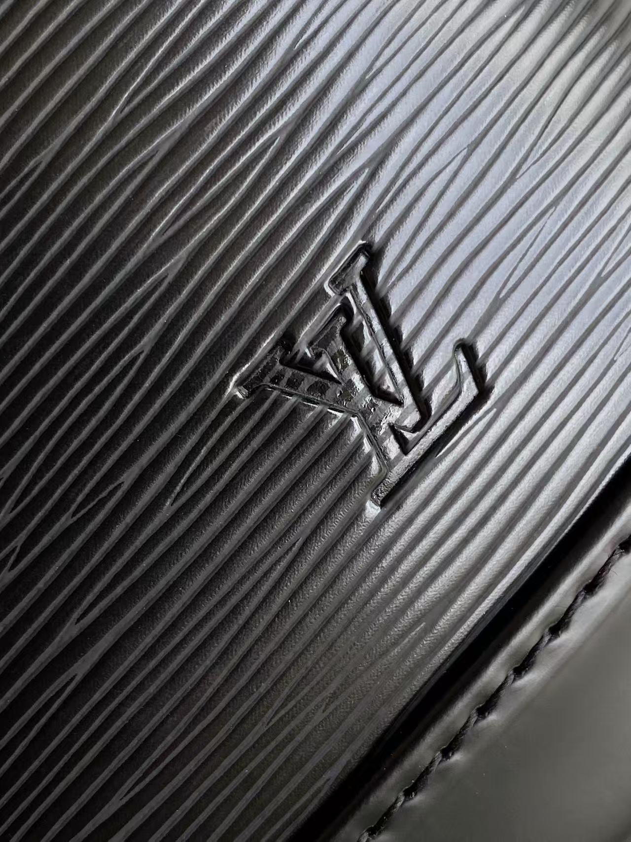 Louis Vuitton M24645动态码 同步电子芯片内码 本款 Alma BB 手袋溯源 1934 年的装饰艺术格调
