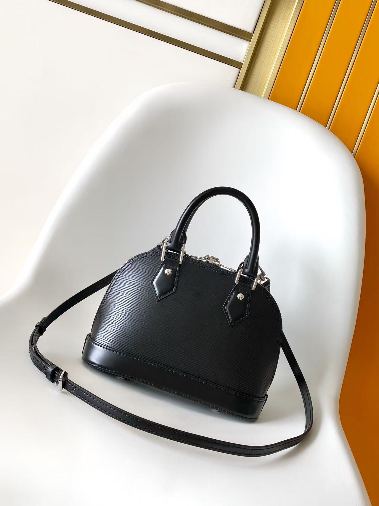 Louis Vuitton M24645动态码 同步电子芯片内码 本款 Alma BB 手袋溯源 1934 年的装饰艺术格调