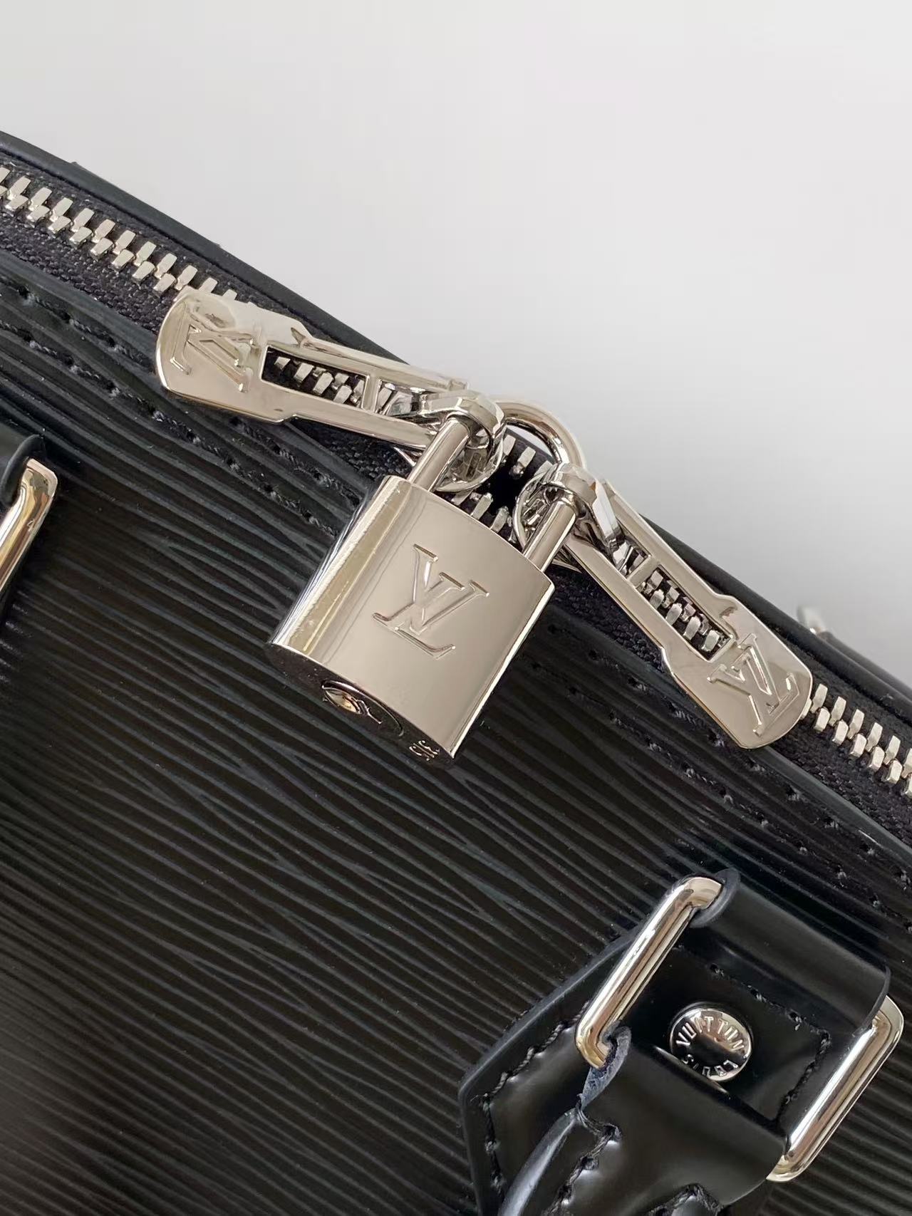 Louis Vuitton M24645动态码 同步电子芯片内码 本款 Alma BB 手袋溯源 1934 年的装饰艺术格调