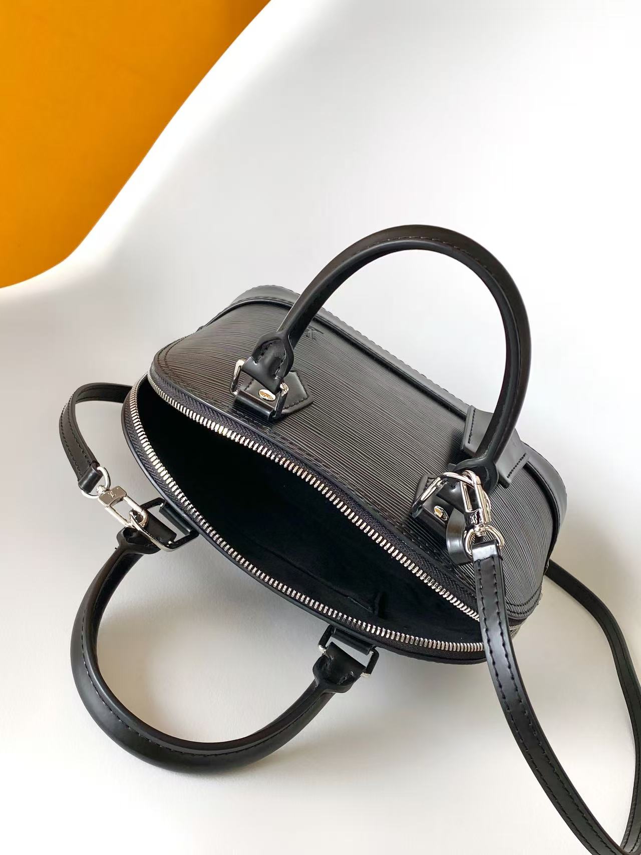 Louis Vuitton M24645动态码 同步电子芯片内码 本款 Alma BB 手袋溯源 1934 年的装饰艺术格调