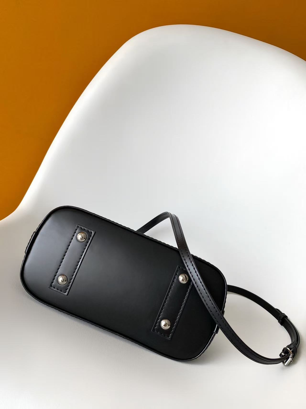 Louis Vuitton M24645动态码 同步电子芯片内码 本款 Alma BB 手袋溯源 1934 年的装饰艺术格调
