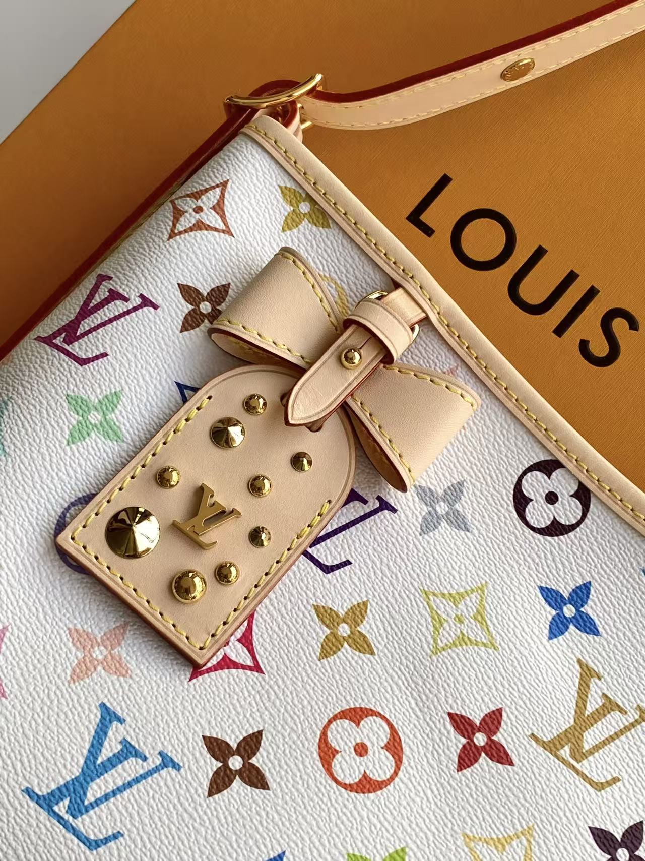 Louis Vuitton M27578 为庆贺路易威登Monogram图案诞生130周年