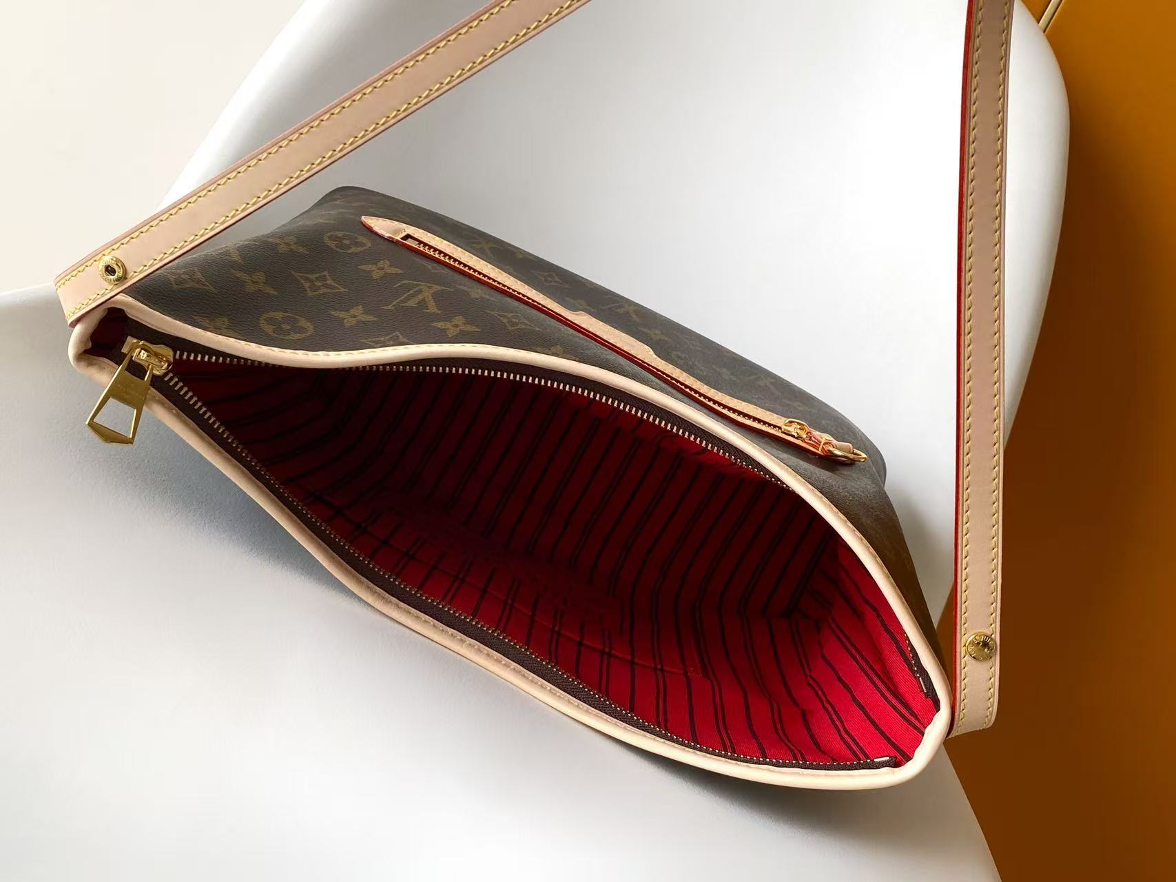 Louis Vuitton W 日 为纪念路易威登 Monogram 标识诞生130周年