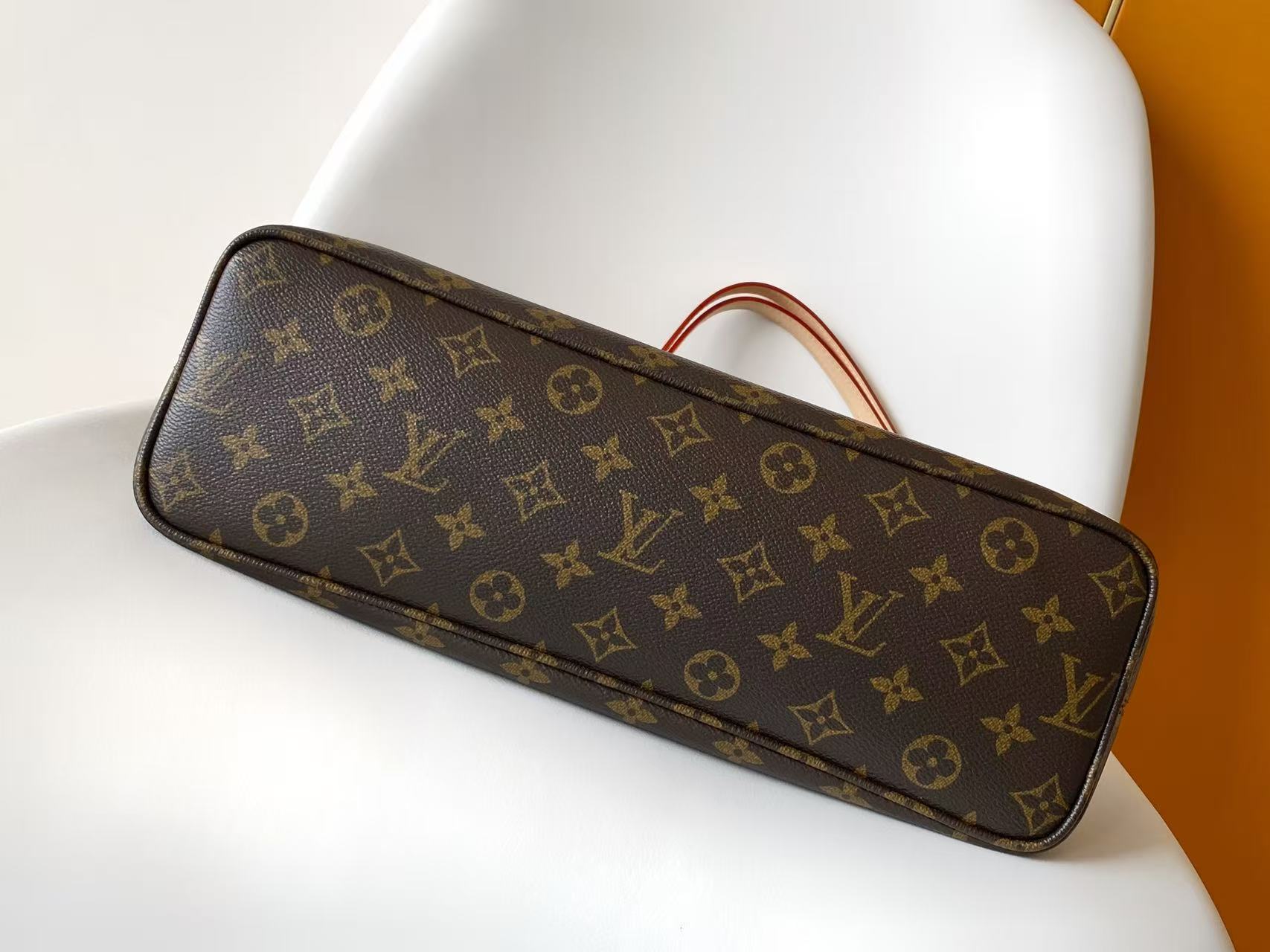 Louis Vuitton W 日 为纪念路易威登 Monogram 标识诞生130周年