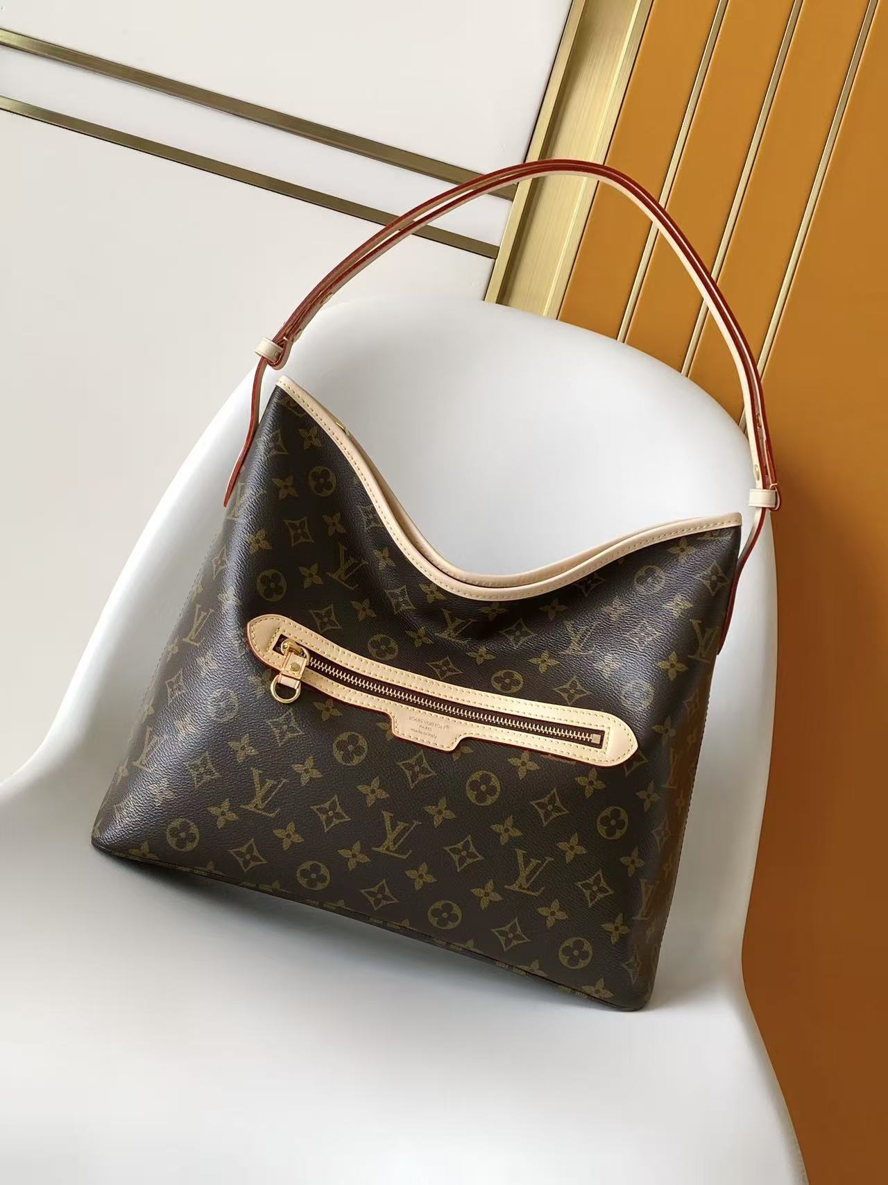 Louis Vuitton W 日 为纪念路易威登 Monogram 标识诞生130周年