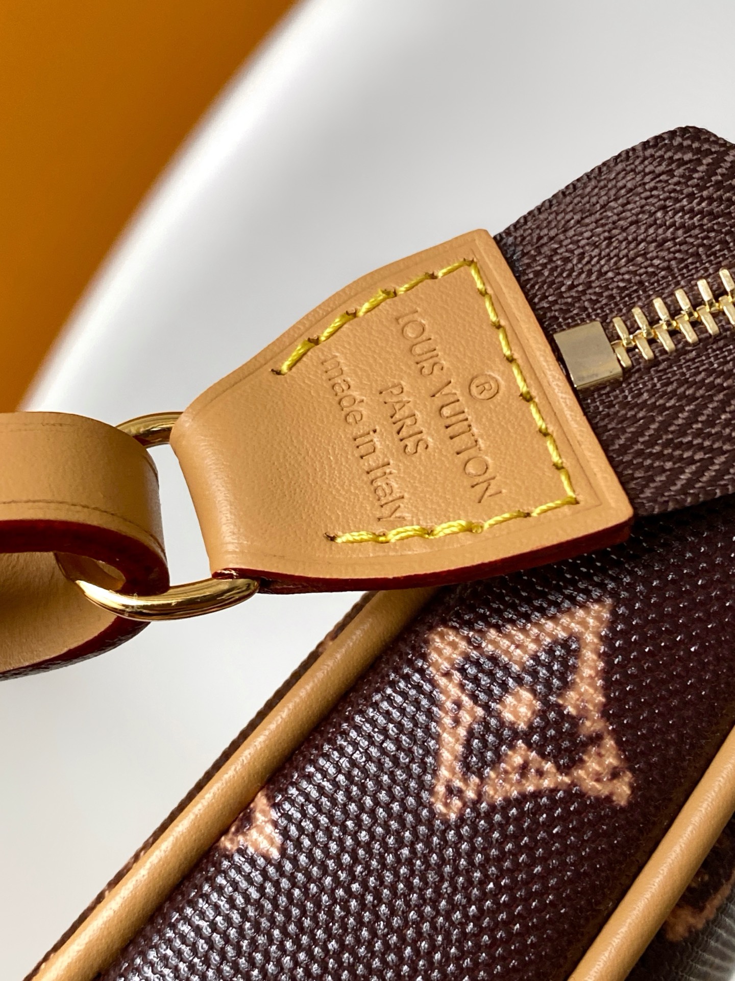 Louis Vuitton M27718咖色 M28321黄色 M28320绿色 动态163 本款 Pochette Accessories 手袋专为庆贺路易威登 Monogram 图案诞生 130 周年设计