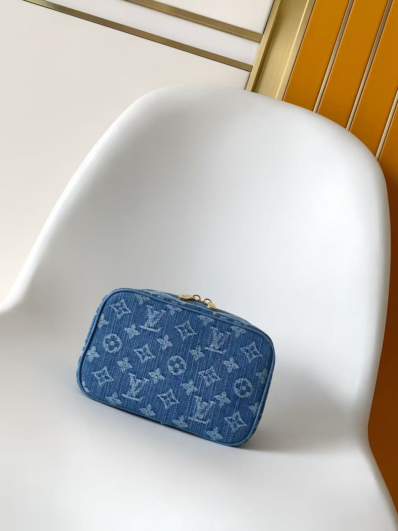 Louis Vuitton 新款【NICE 迷你化妆包手袋】M27946 蓝色丹宁牛仔