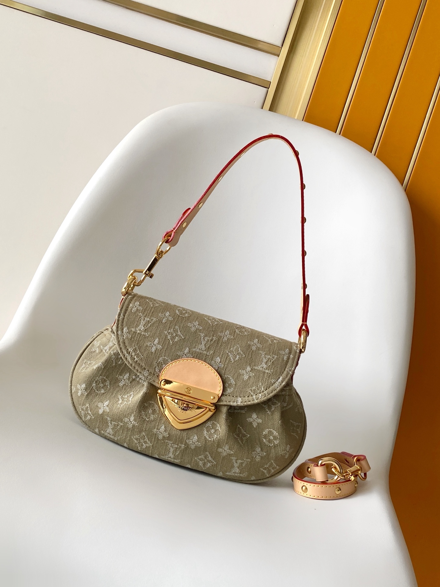 Louis Vuitton 动态163 M46829蓝色 M13347 粉色