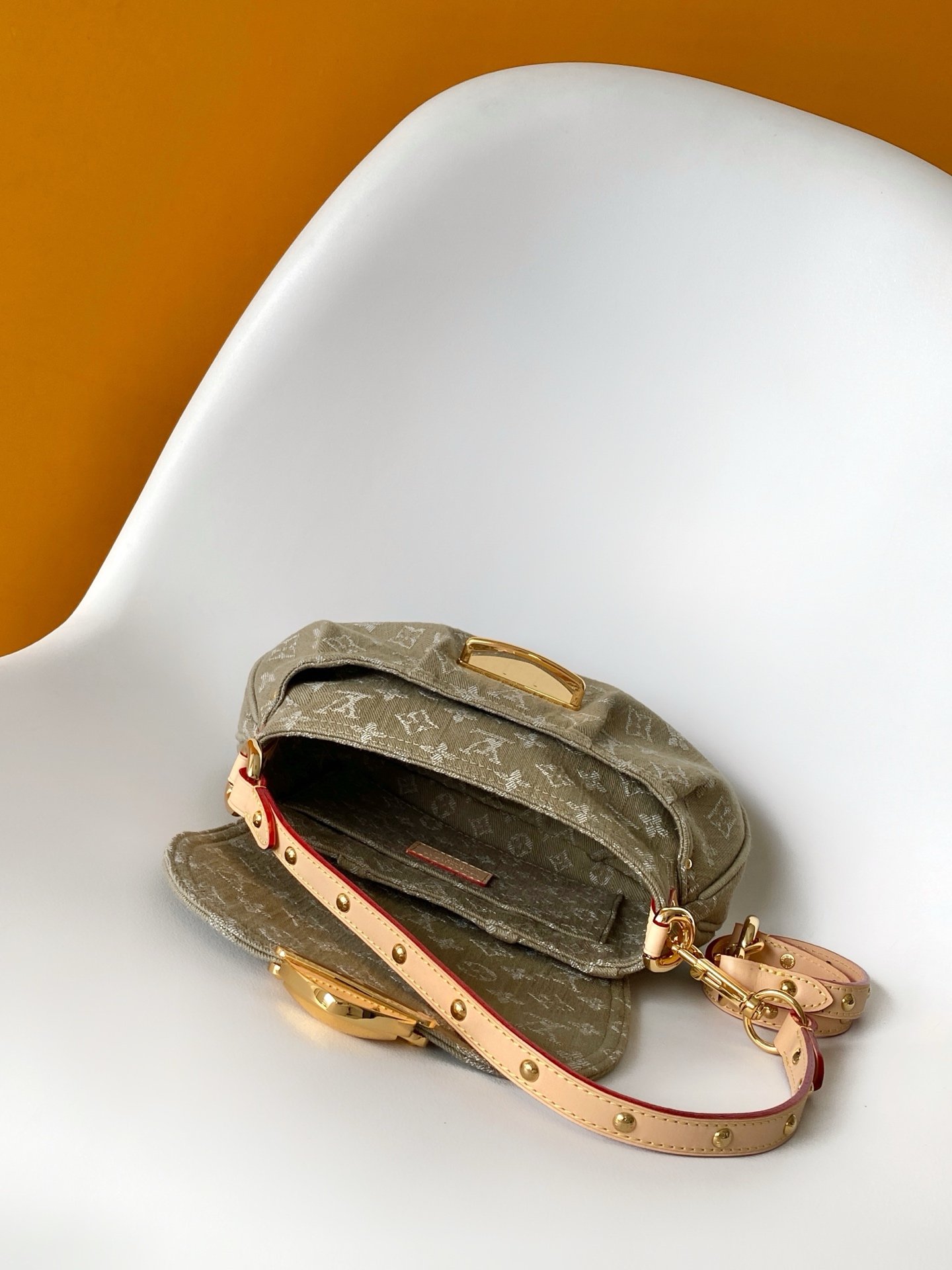 Louis Vuitton 动态163 M46829蓝色 M13347 粉色
