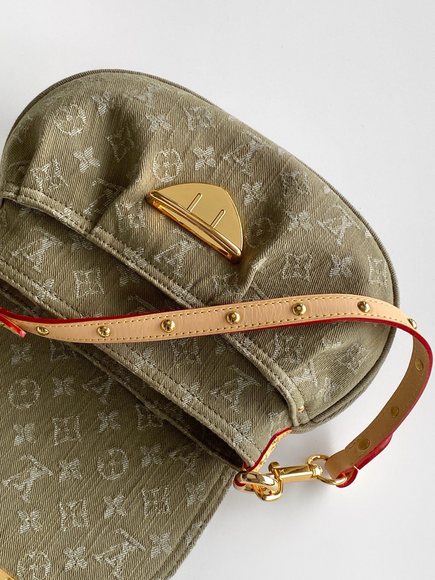 Louis Vuitton 动态163 M46829蓝色 M13347 粉色