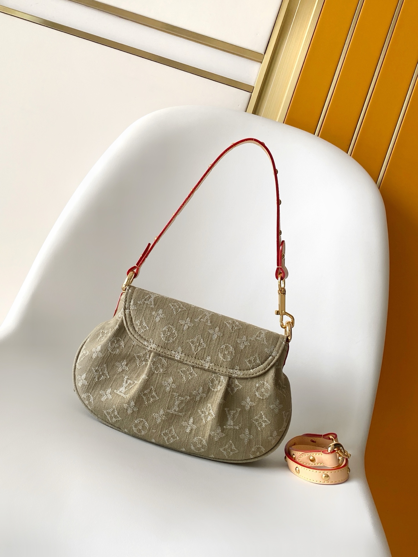Louis Vuitton 动态163 M46829蓝色 M13347 粉色