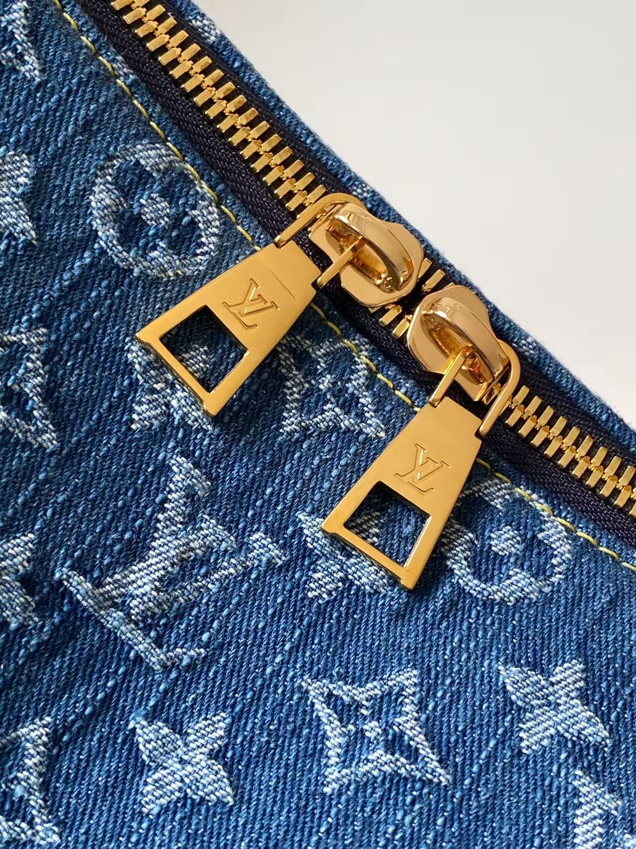 Louis Vuitton M13390灰色 M28331蓝色