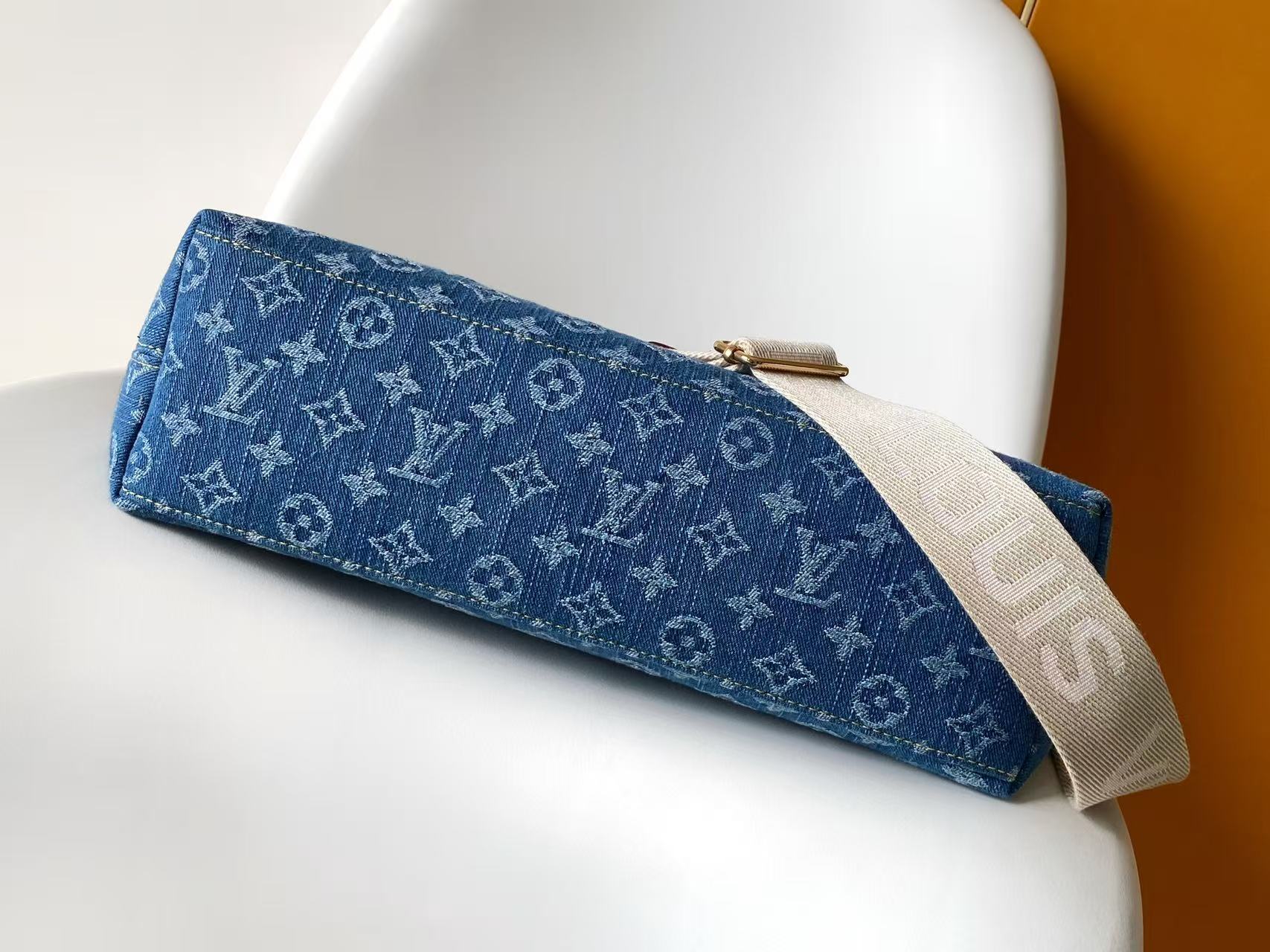 Louis Vuitton M13390灰色 M28331蓝色