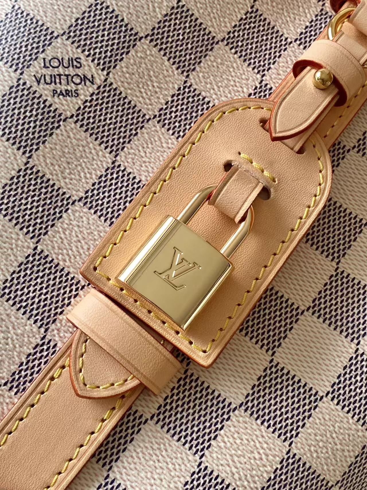 Louis Vuitton 款号：N40855白格 带163芯片