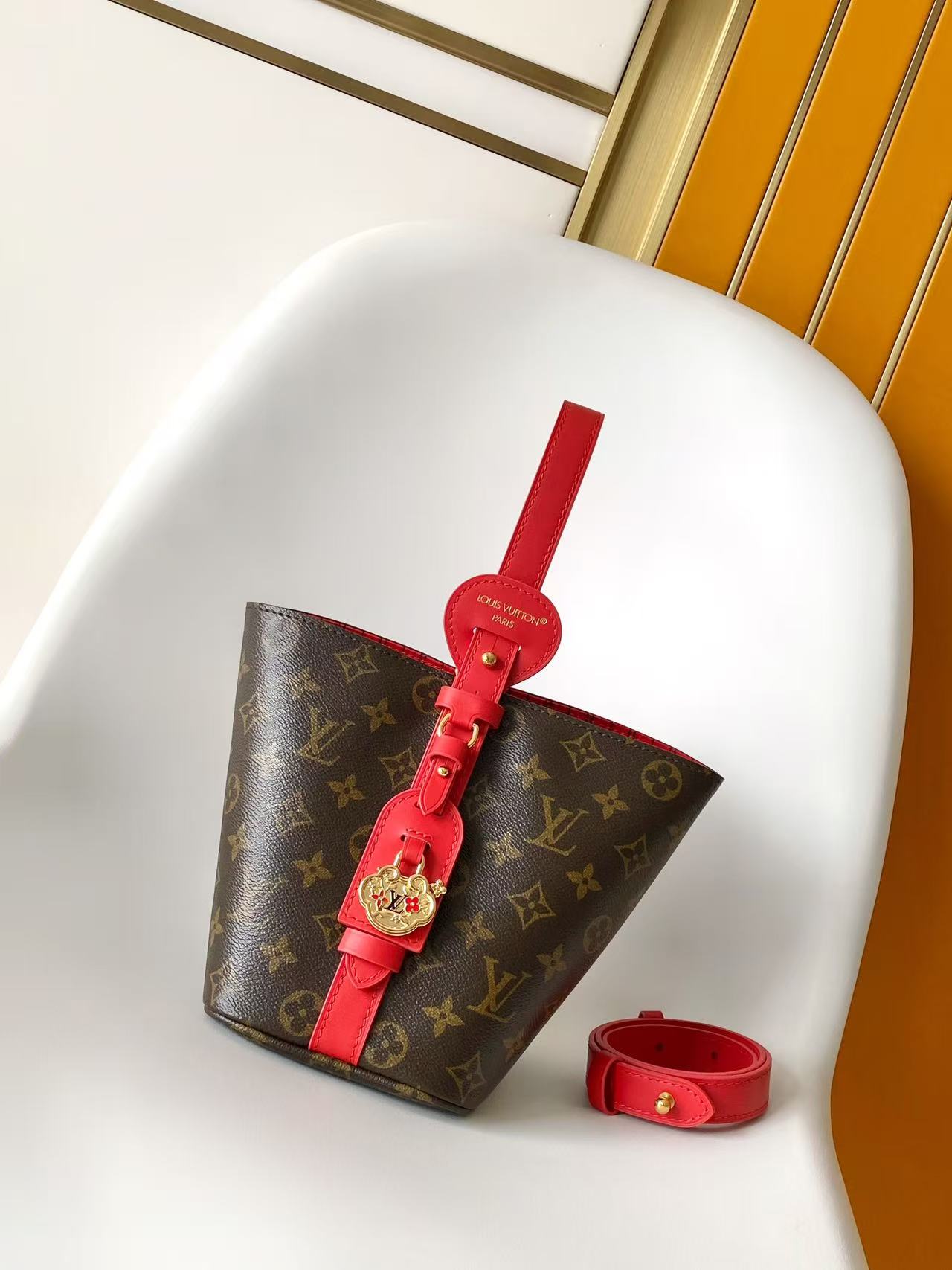 Louis Vuitton M28317 163动态芯片 本款 All In BB 手袋出自 Lunar New Year 系列