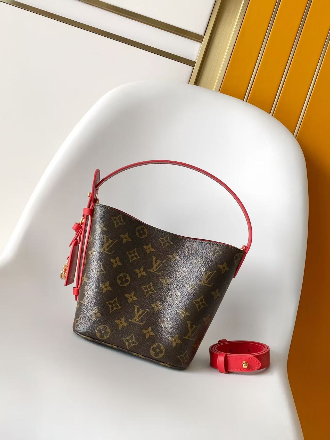 Louis Vuitton M28317 163动态芯片 本款 All In BB 手袋出自 Lunar New Year 系列