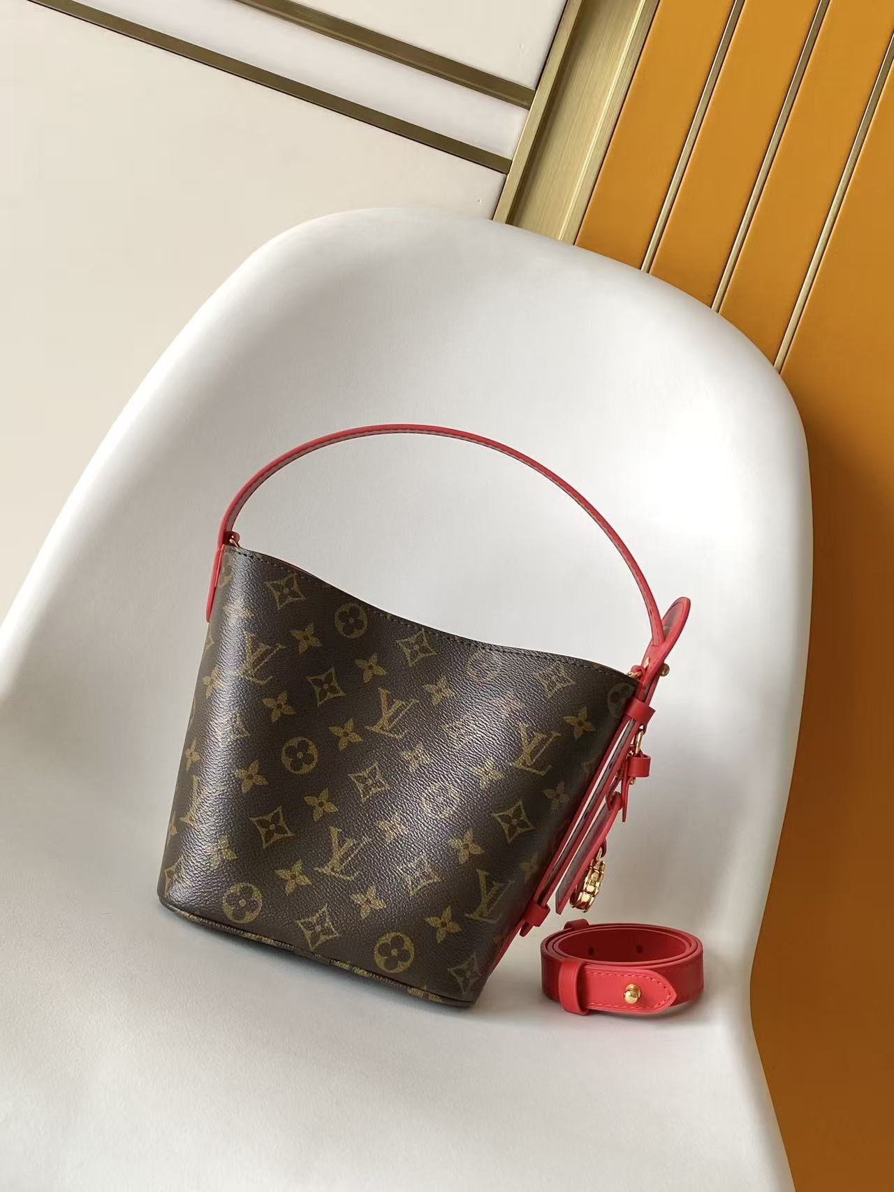 Louis Vuitton M28317 163动态芯片 本款 All In BB 手袋出自 Lunar New Year 系列