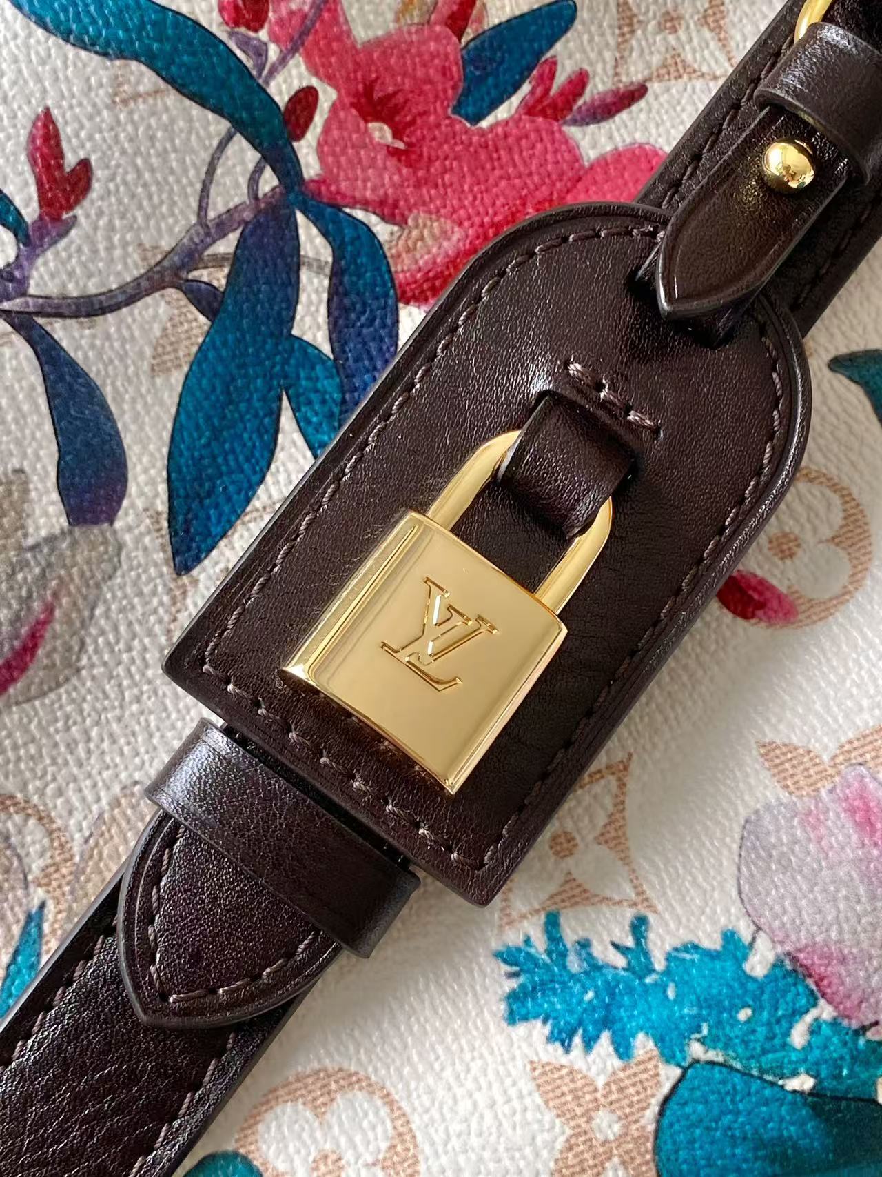 Loewe N30025黑色 N30013