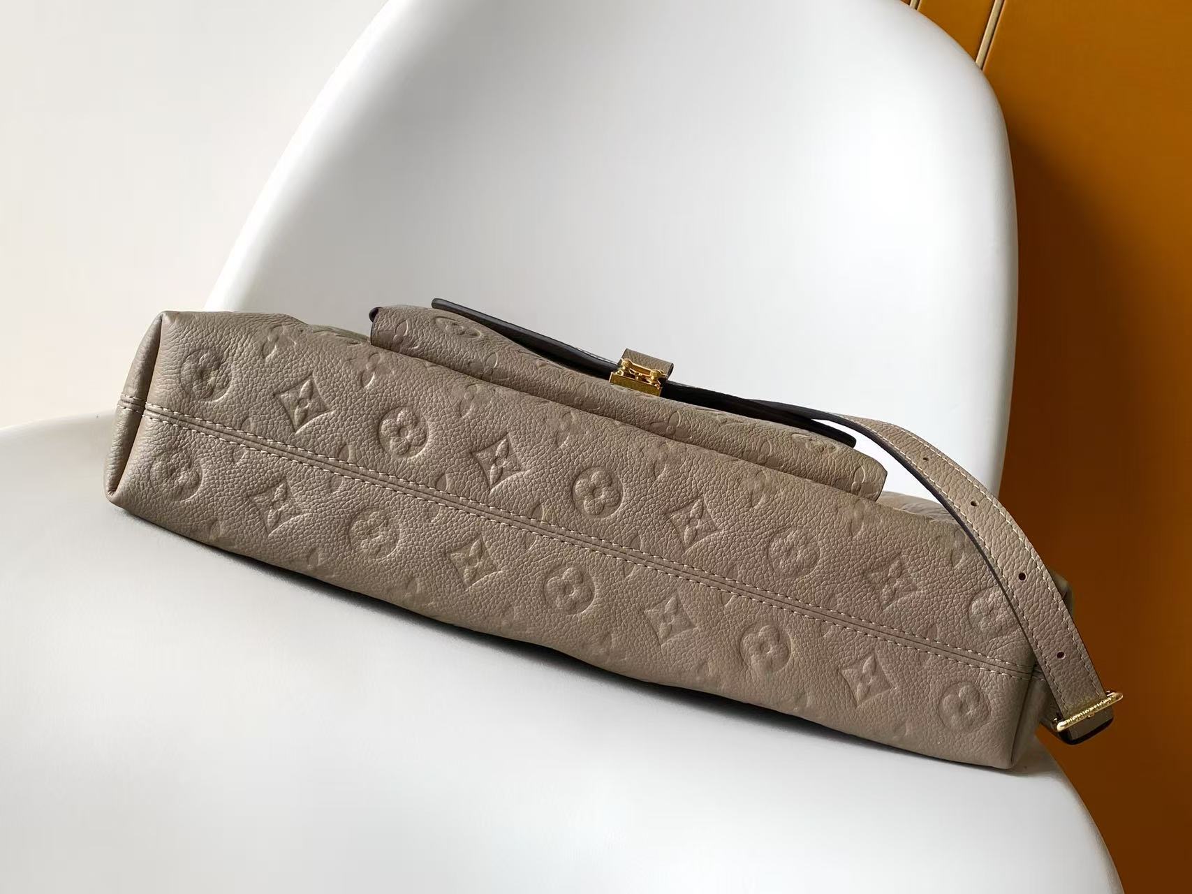 LOUIS VUITTON Grey Hobo Metis