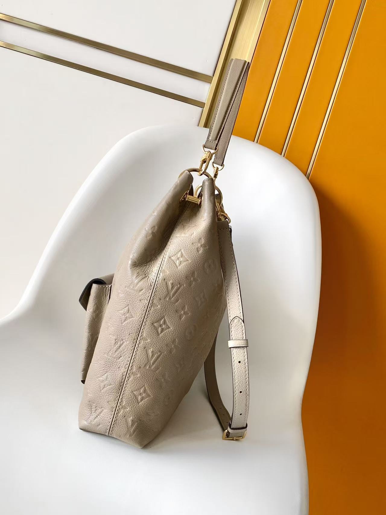 LOUIS VUITTON Grey Hobo Metis