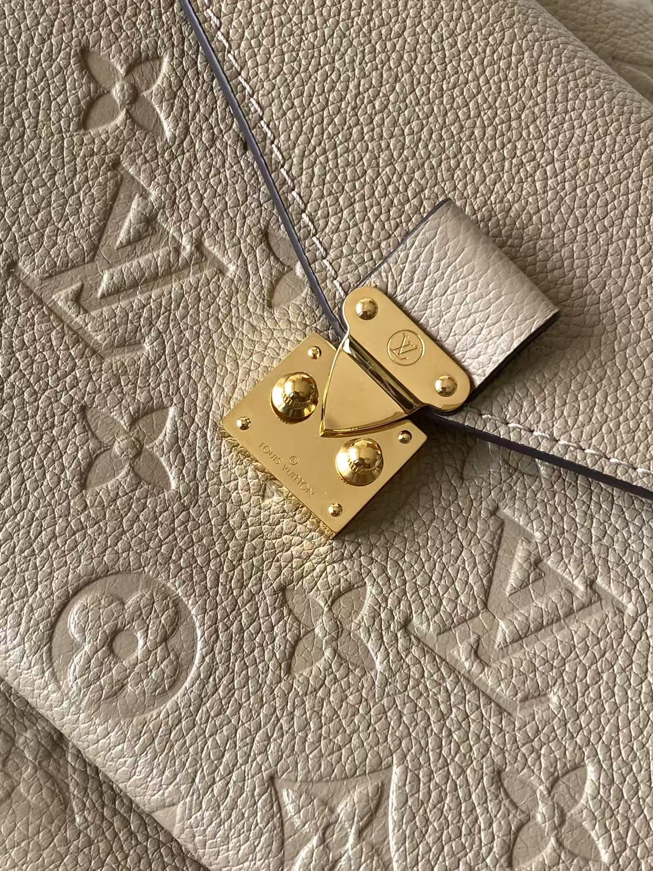 LOUIS VUITTON Grey Hobo Metis