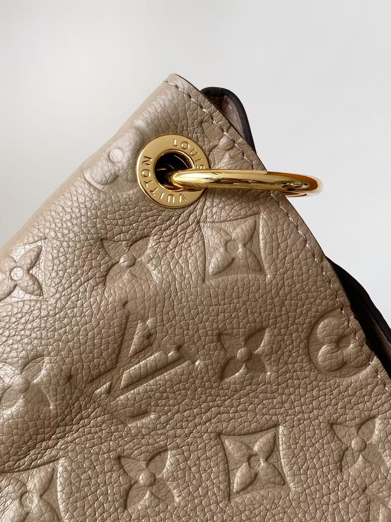 LOUIS VUITTON Grey Hobo Metis