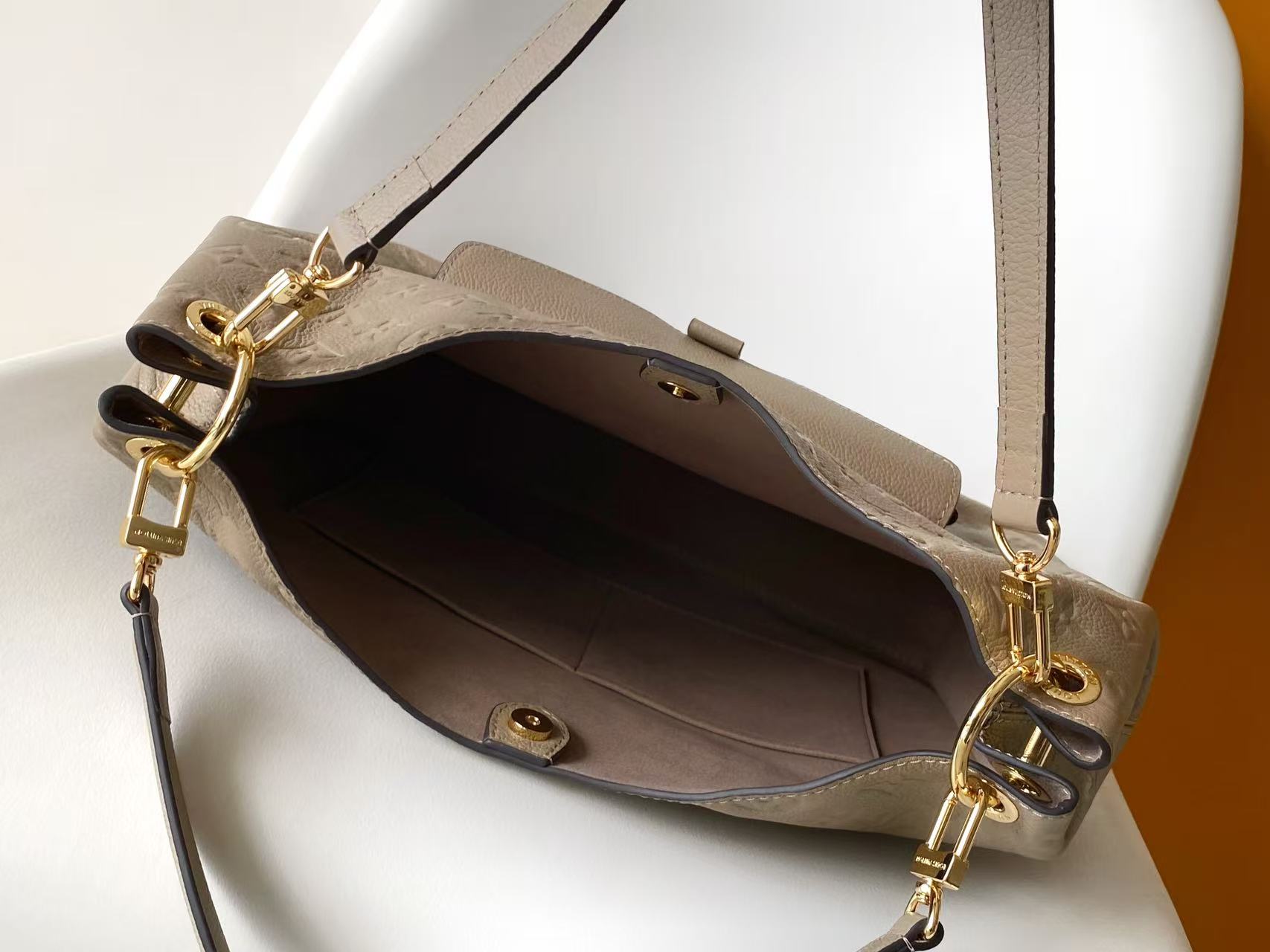 LOUIS VUITTON Grey Hobo Metis