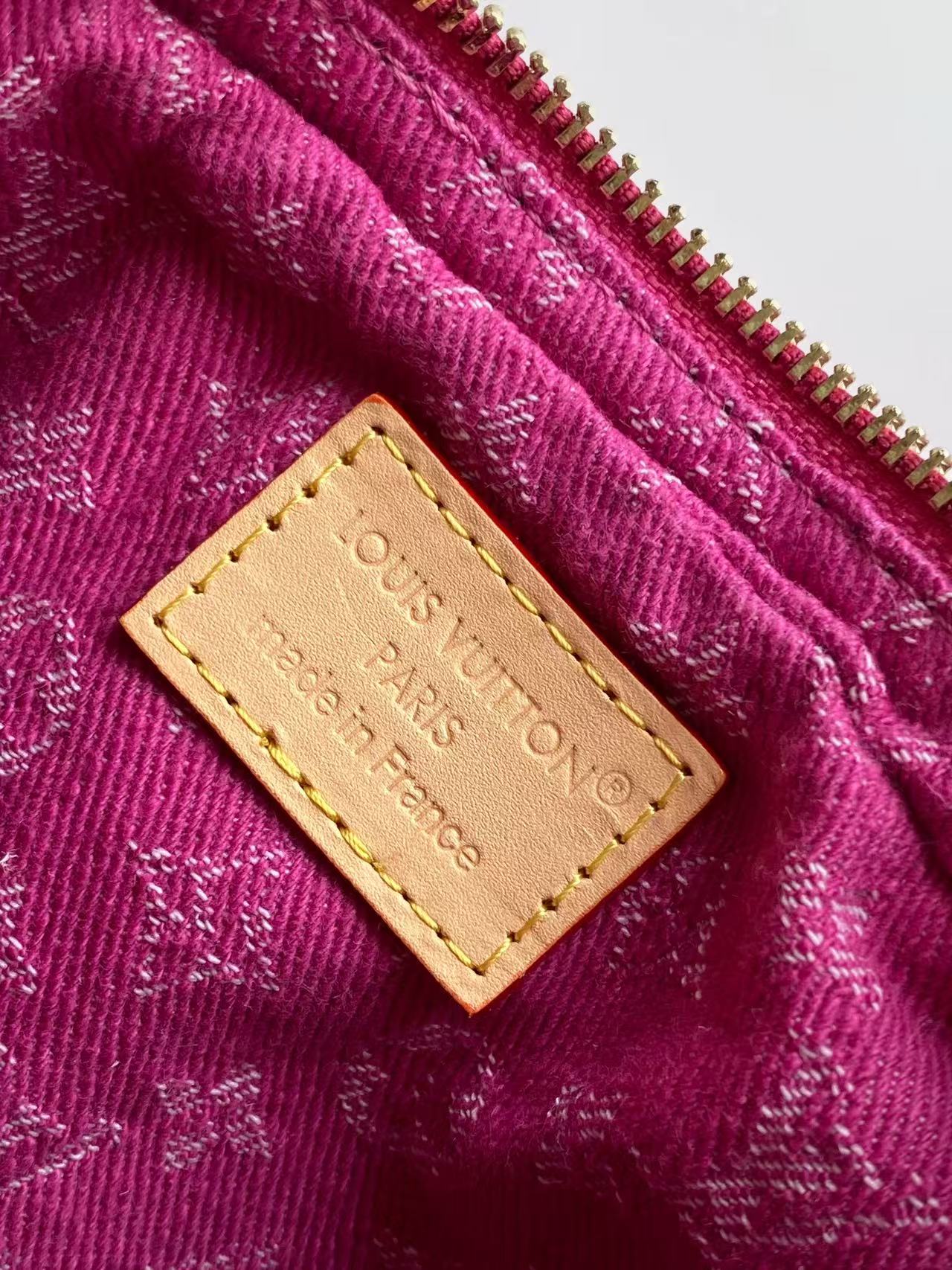 Louis Vuitton M13571蓝色 M28327玫红 动态163Pochette Valley 手袋取材 Monogram 棉质丹宁布
