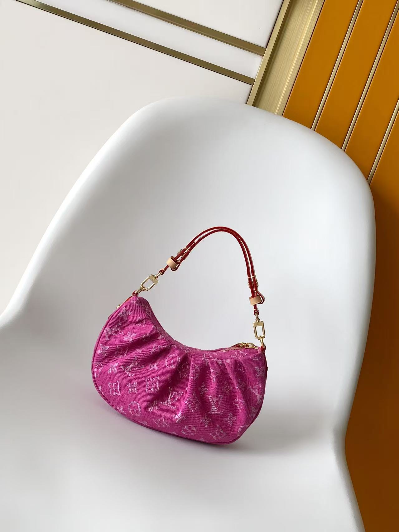 Louis Vuitton M13571蓝色 M28327玫红 动态163Pochette Valley 手袋取材 Monogram 棉质丹宁布