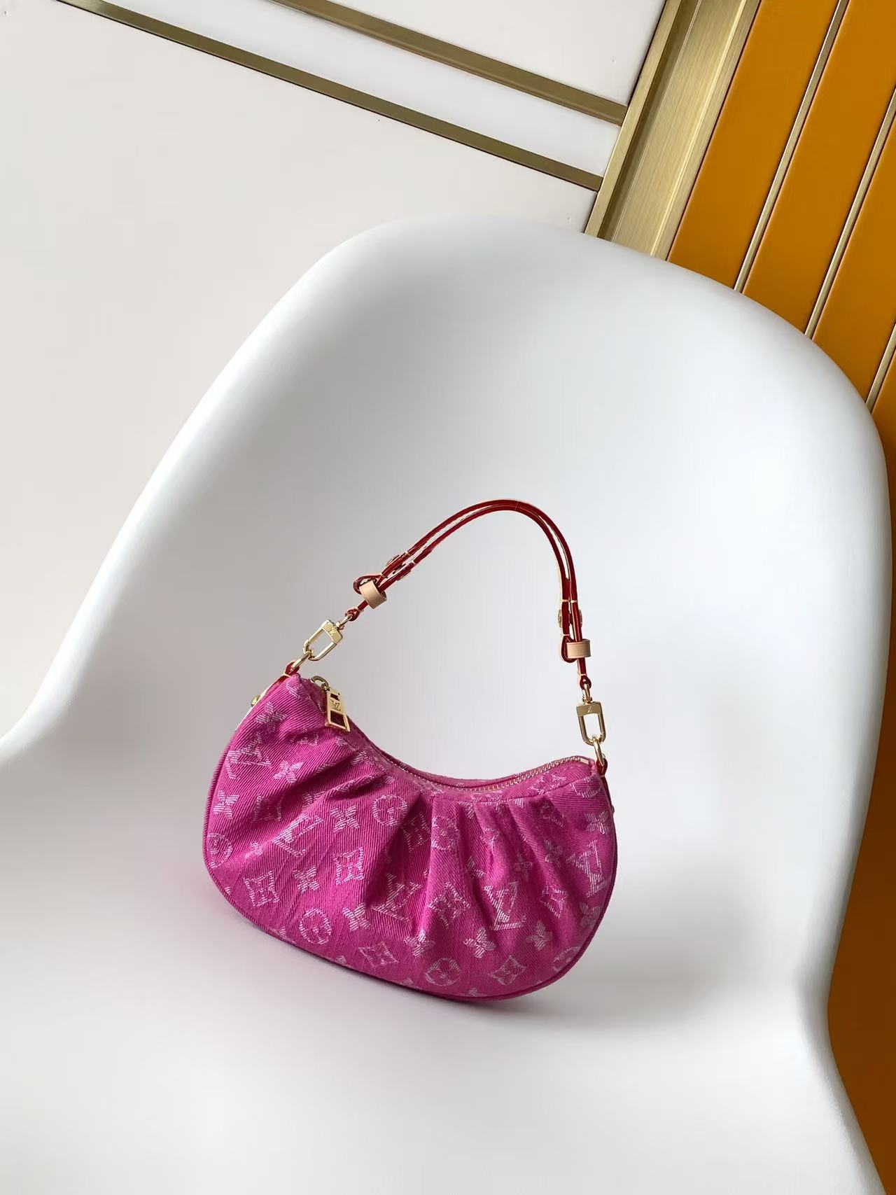 Louis Vuitton M13571蓝色 M28327玫红 动态163Pochette Valley 手袋取材 Monogram 棉质丹宁布