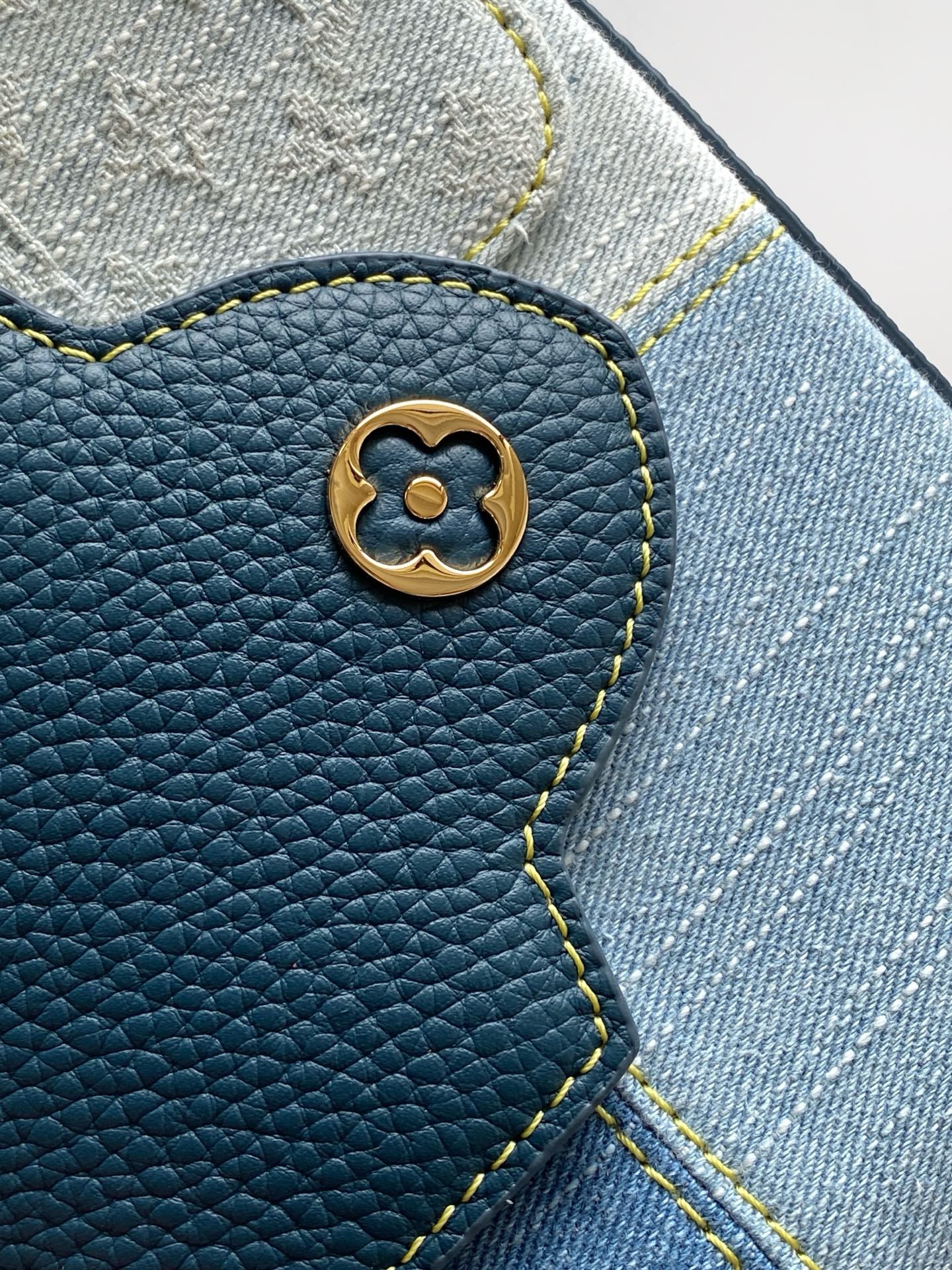 Louis Vuitton M27302 动态163 本款 Capucines BB 手袋以丹宁布材质演绎当代风尚
