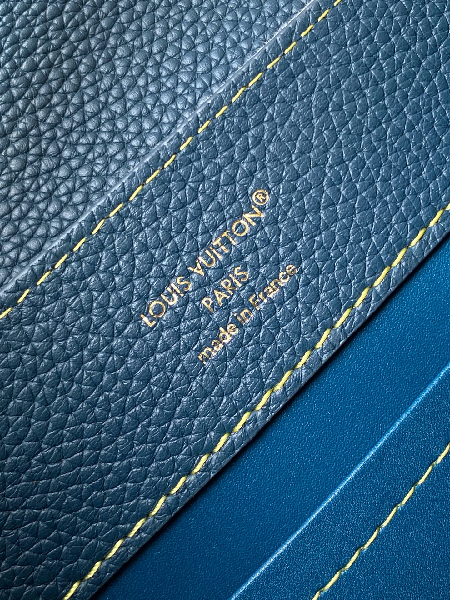 Louis Vuitton M27302 动态163 本款 Capucines BB 手袋以丹宁布材质演绎当代风尚