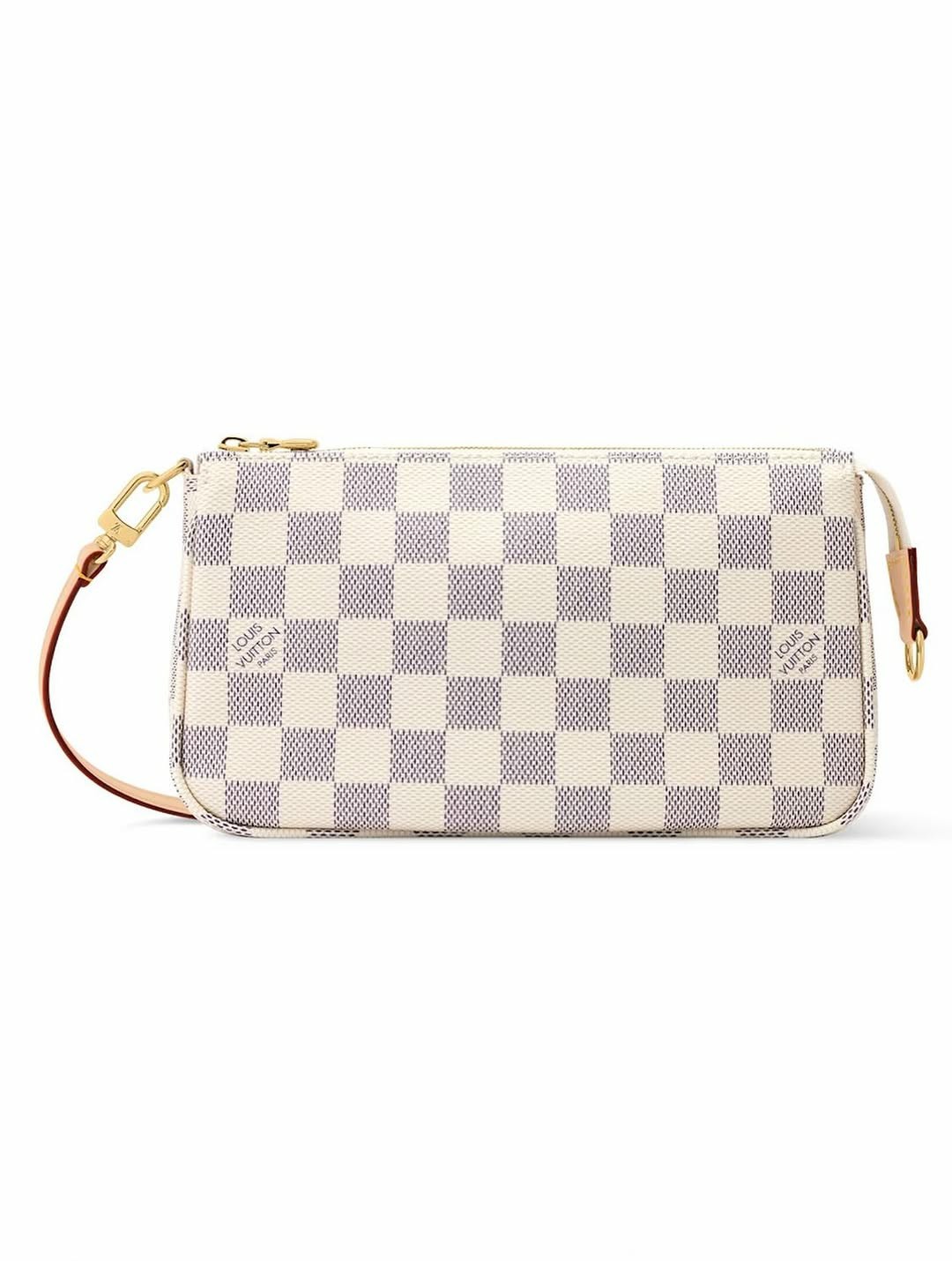 NO:812540,Top original order [OCCHETTE ACCESSOIRES handbag] N40915 white plaid/pink limited edition ochette Accessories handbag reveals the elegant charm of Damier Azur LT, with metal parts and contrasting cow leather shoulder straps. The exquisite structure can accommodate sunglasses and other daily necessities, suitable for day and night occasions. Dimensions 23.5 x 13.5 x 4 cm 3114045 (length x height x  wide),,cowhide19860909顶级原单【OCHETTE ACCESSOIRES 手袋】N40915 白格/粉色 限定款 ochette Accessories 手袋流露 Damier Azur lt的优雅韵致,搭配金属件和撞色牛皮革肩带.精巧构型可容纳太阳眼镜等日常所需,昼夜场合皆宜. 尺寸23.5 x 13.5 x 4 厘米 3114045 (长度 x 高 x 宽),,cowhide,Bag