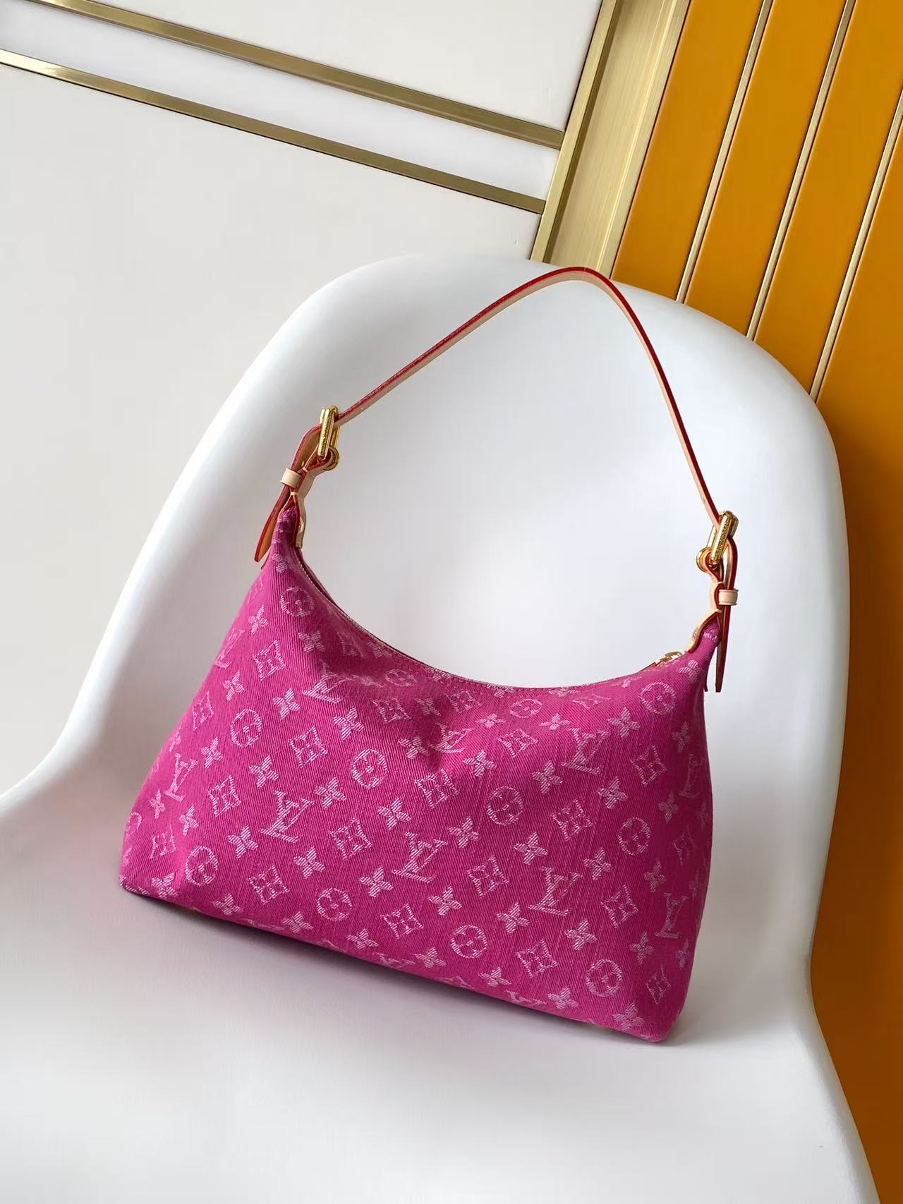 Сумка Louis Vuitton с монограммой