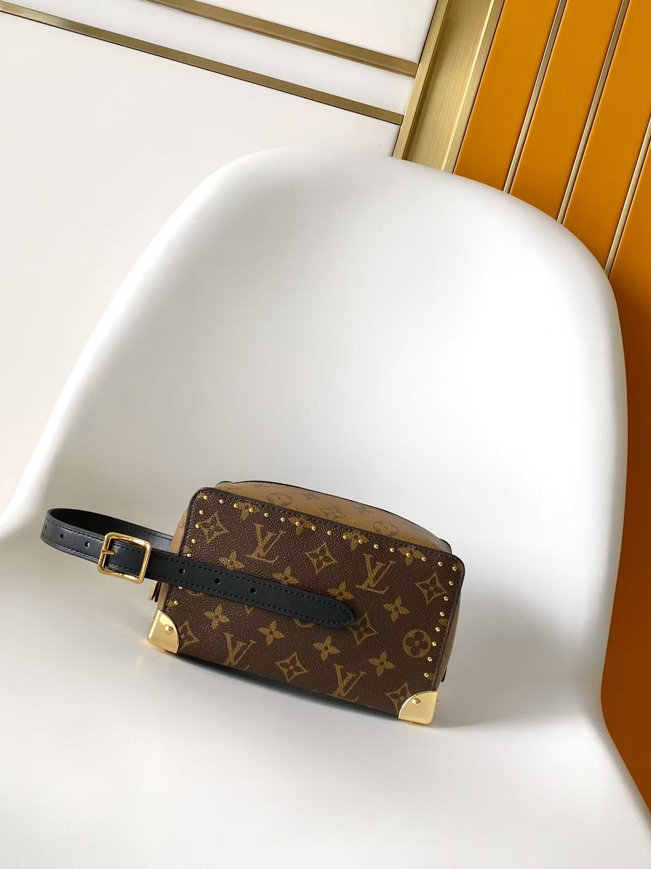 louis vuitton locker dopp kit trunk