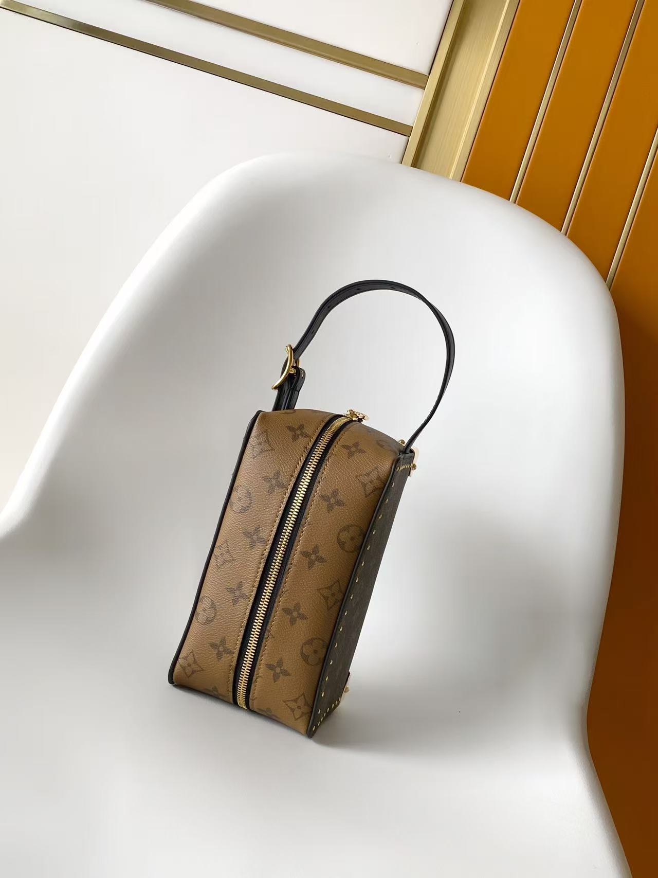 louis vuitton locker dopp kit trunk