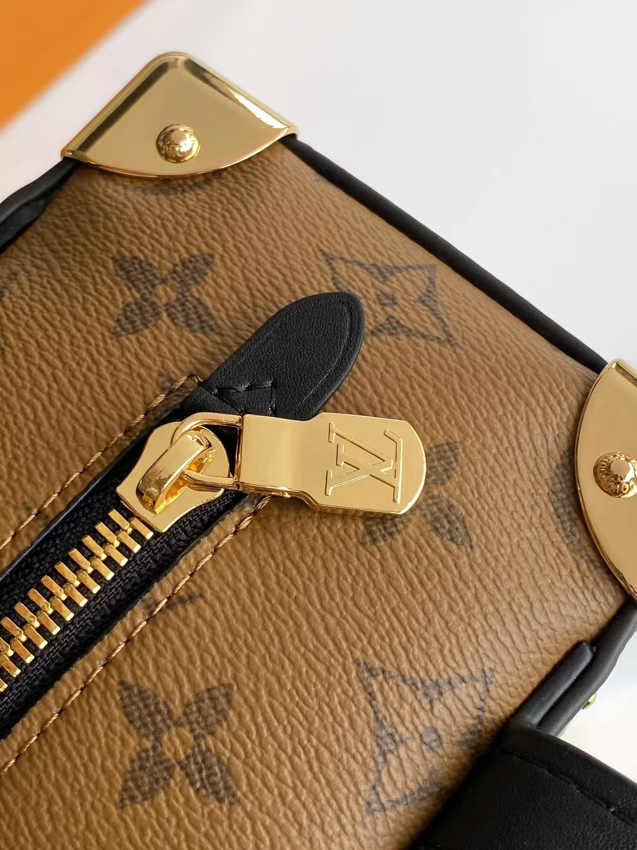 louis vuitton locker dopp kit trunk