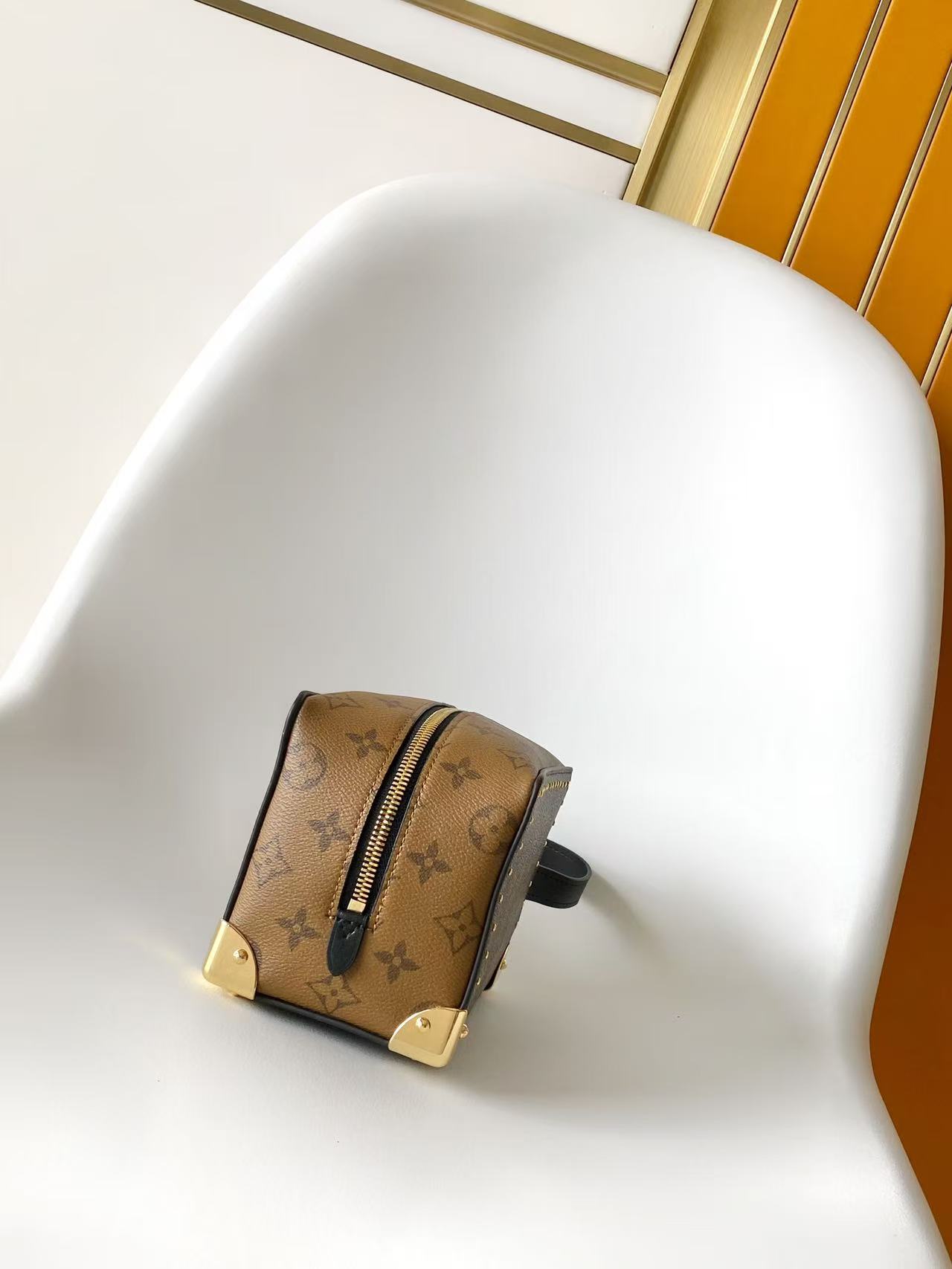 louis vuitton locker dopp kit trunk