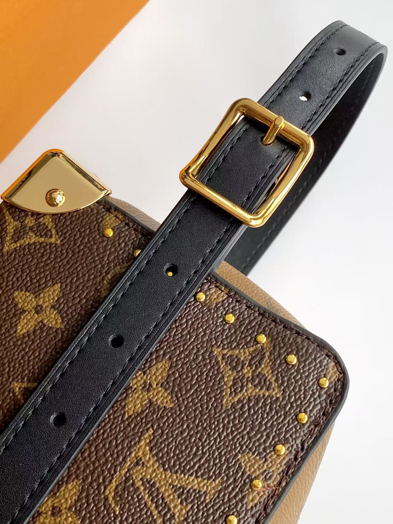 louis vuitton locker dopp kit trunk