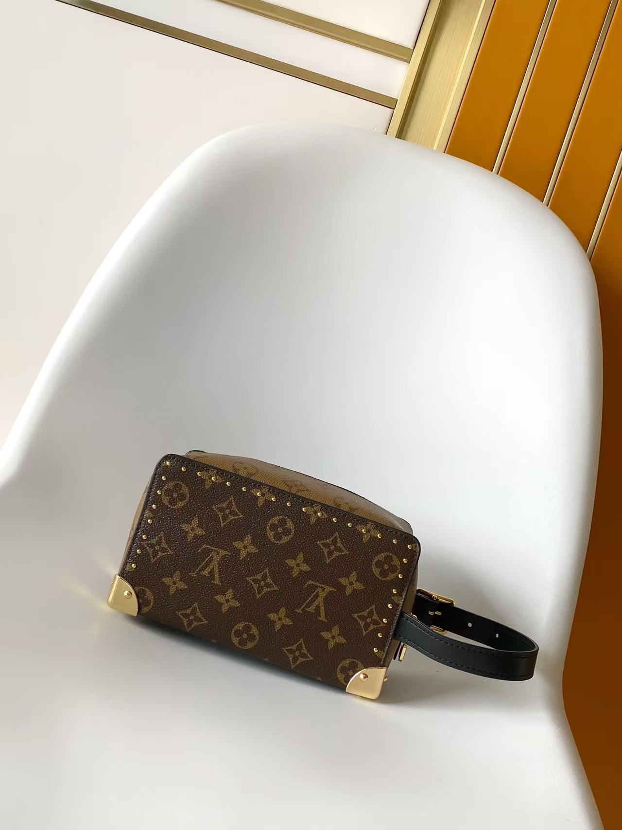 louis vuitton locker dopp kit trunk