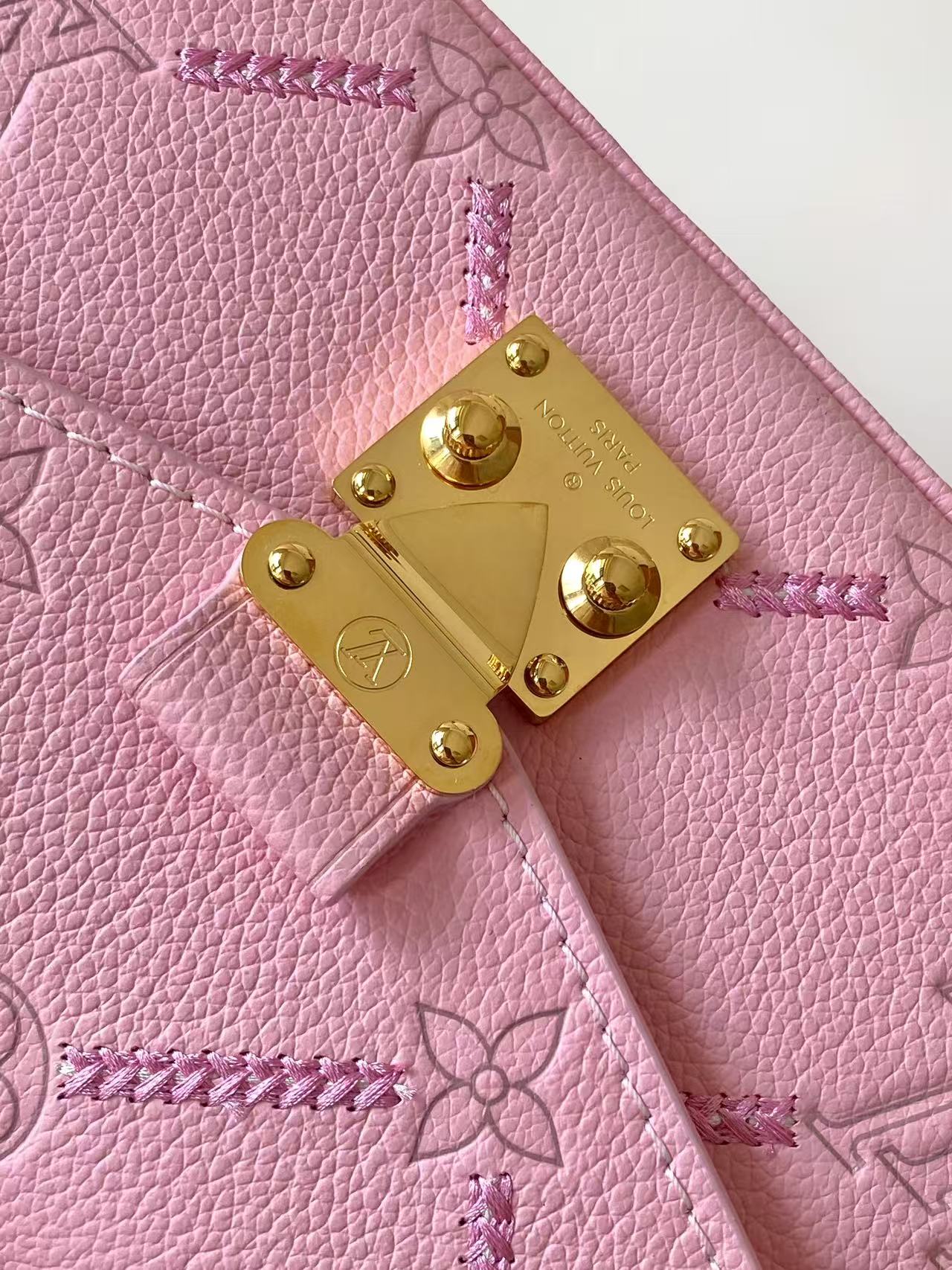 LOUIS VUITTON Light Bliss Pochette Metis East West