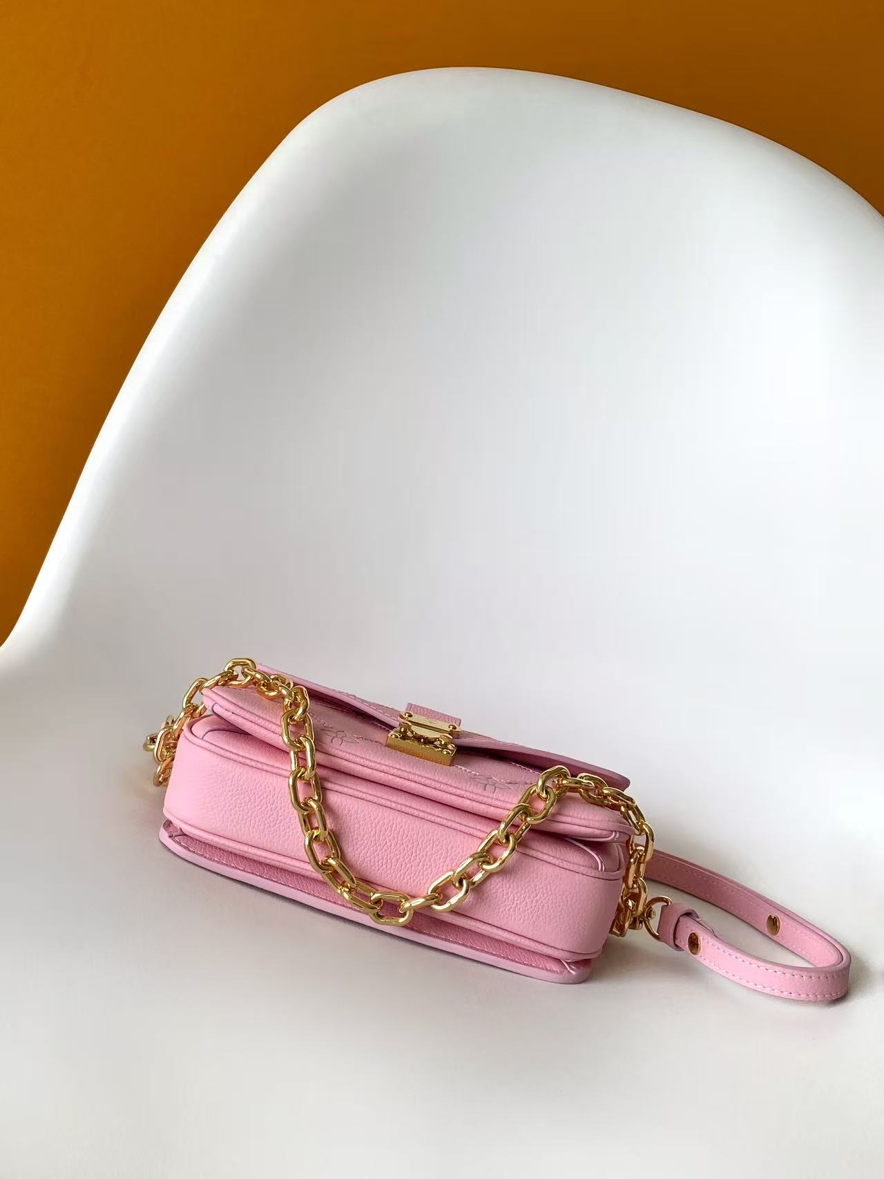 LOUIS VUITTON Light Bliss Pochette Metis East West