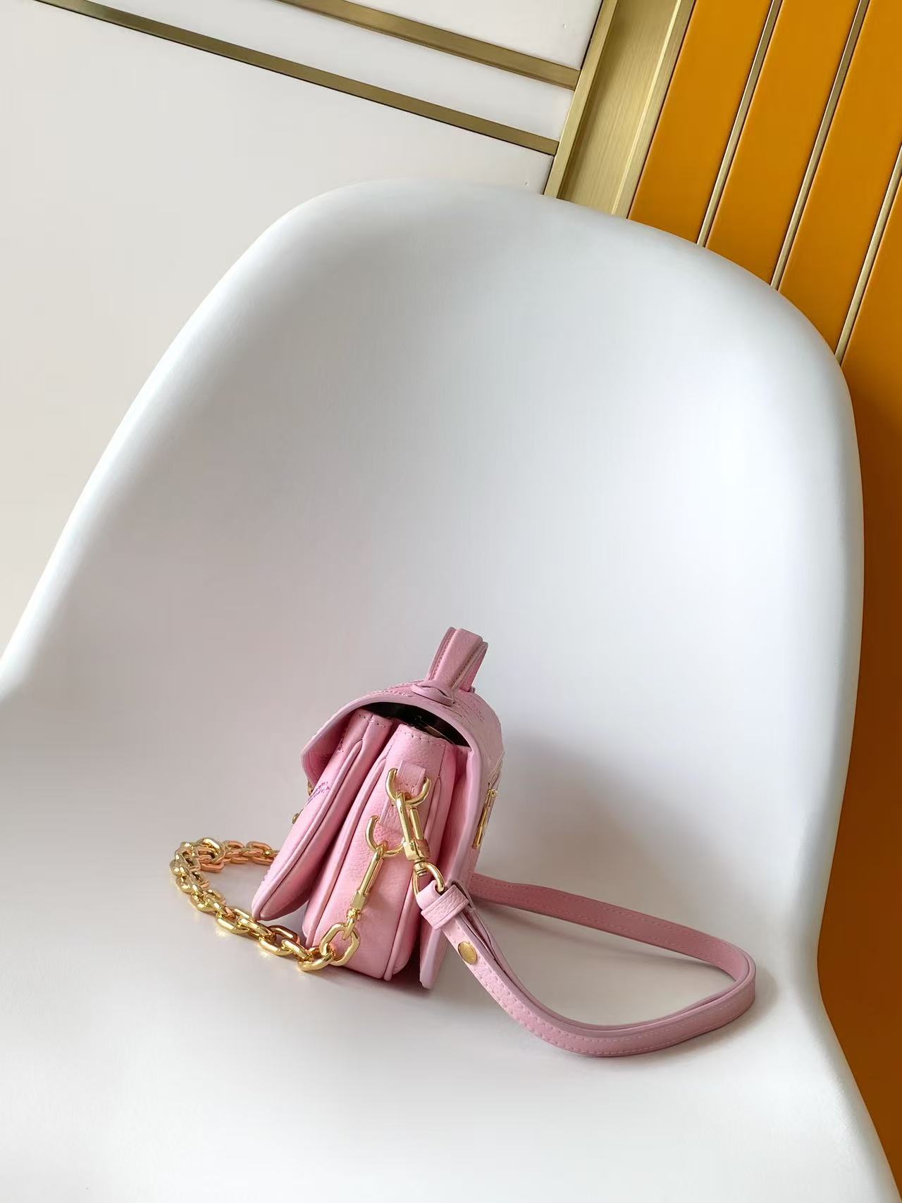 LOUIS VUITTON Light Bliss Pochette Metis East West