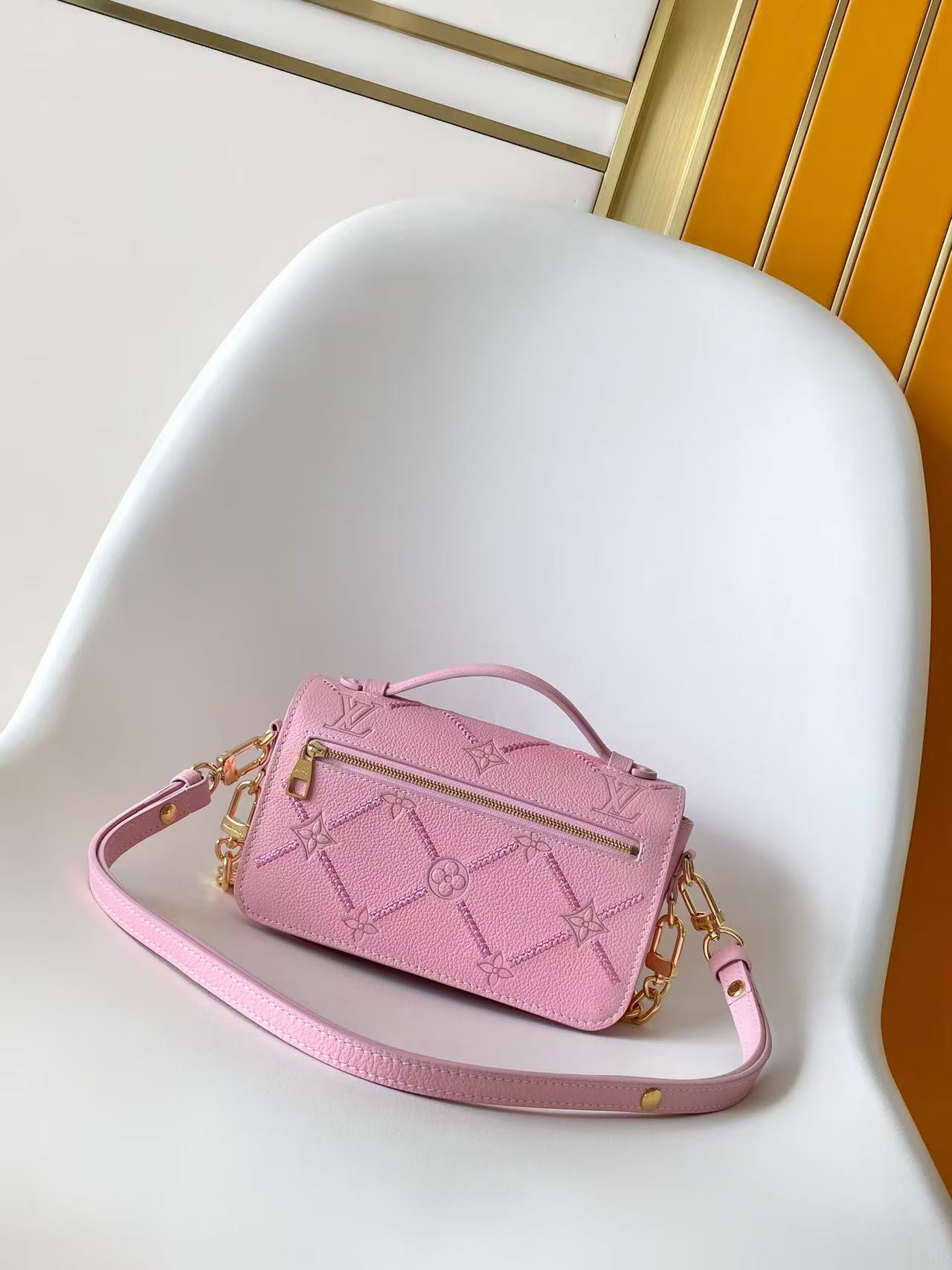 LOUIS VUITTON Light Bliss Pochette Metis East West
