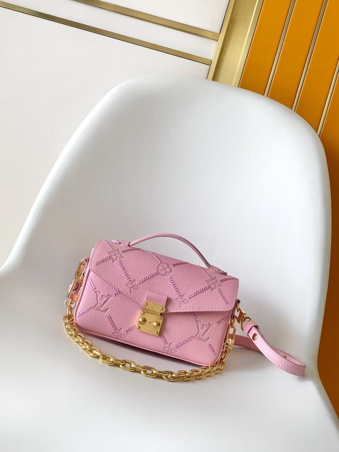 LOUIS VUITTON Light Bliss Pochette Metis East West